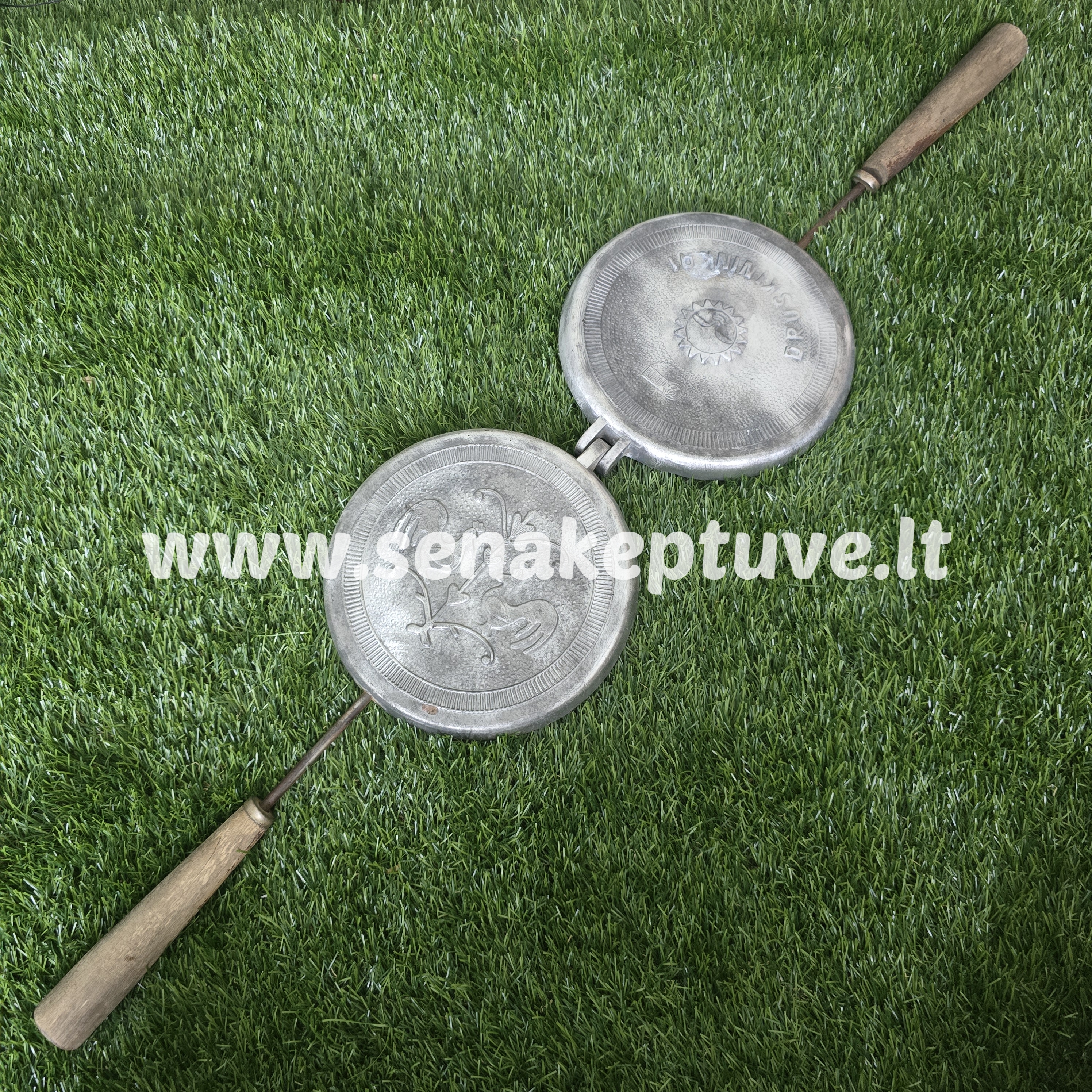 Senovinė gaidelių keptuvė