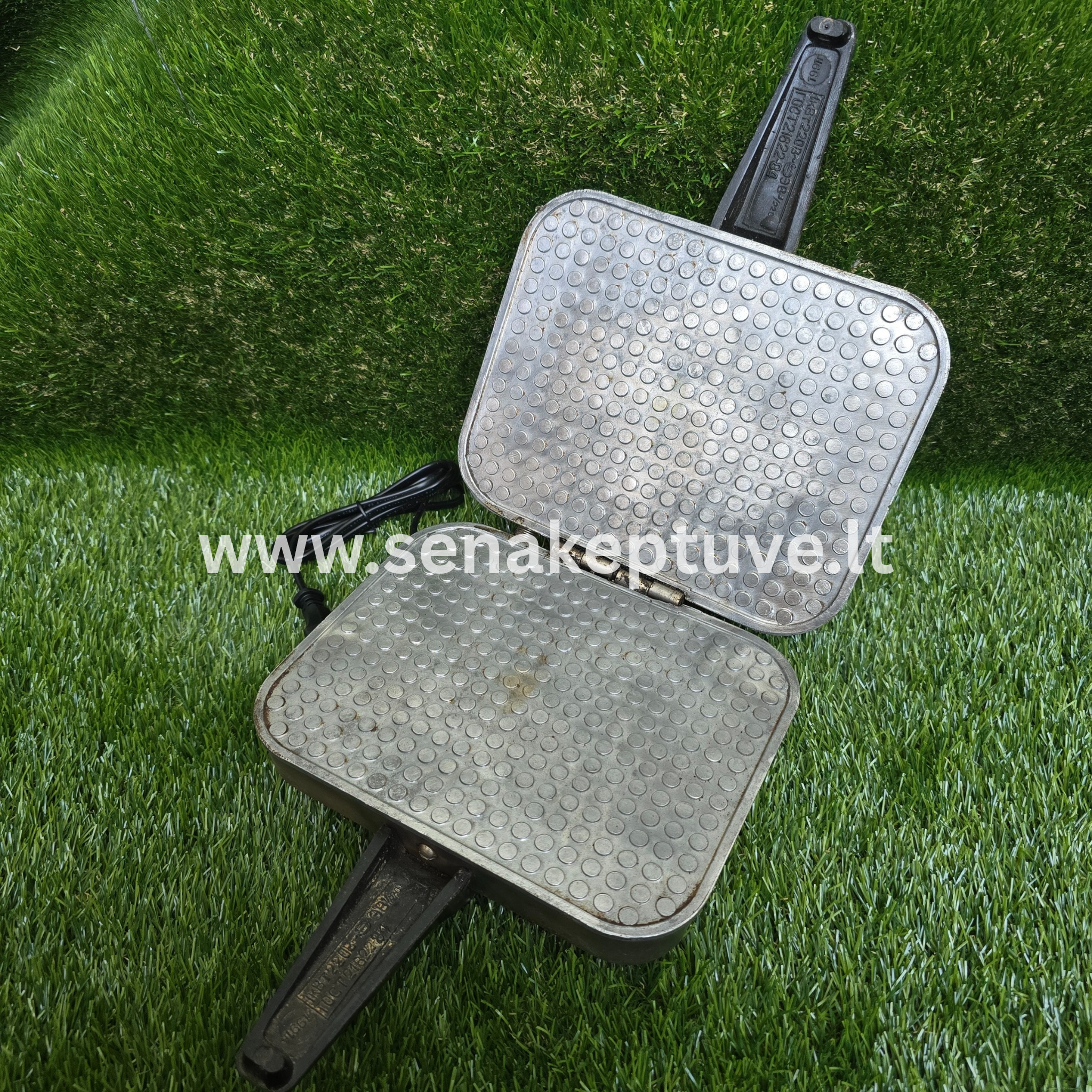 Senovinė elektrinė vaflinė su laidu