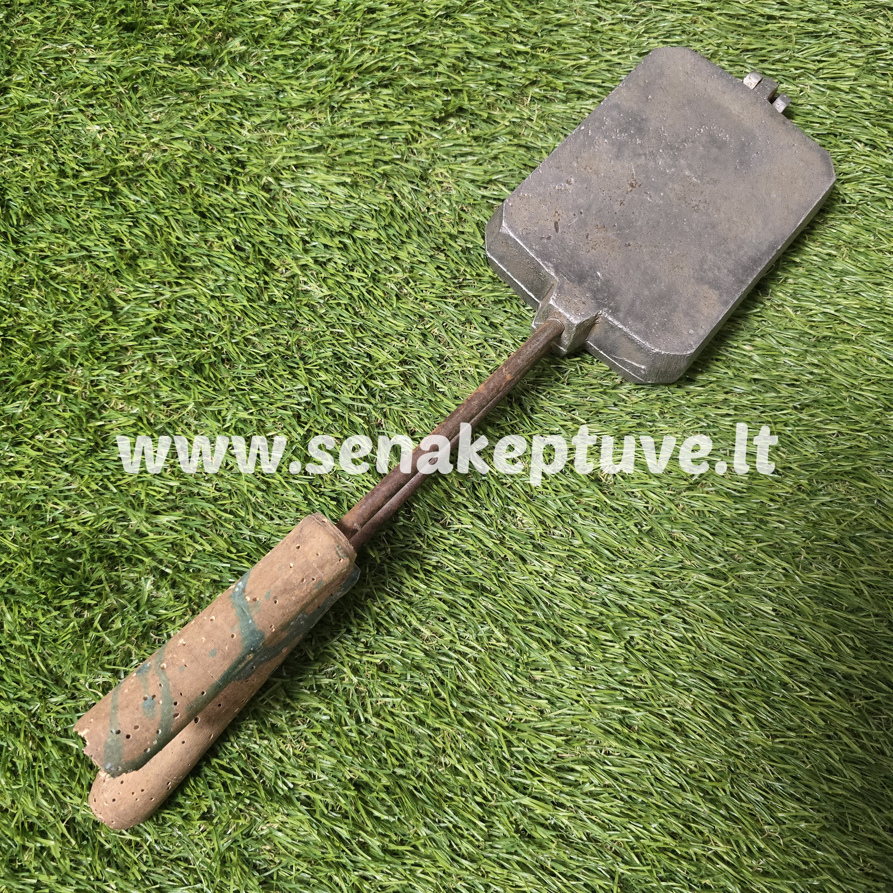 Senovinė asorti (2 voveraitės ir 2 paukšteliai) keptuvė (nulūžusi rankenos dalis)