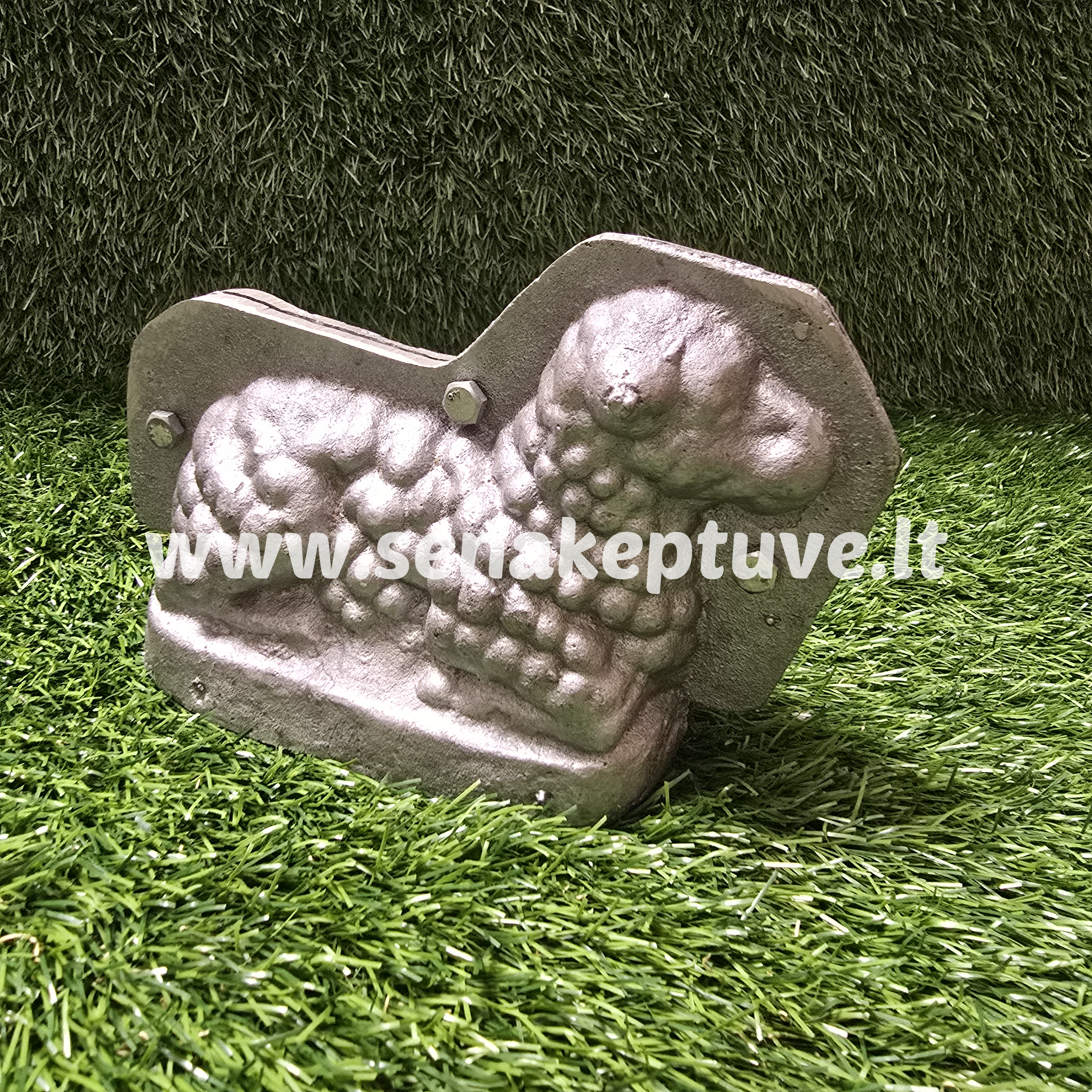 Senovinė avinėlio kepimo forma