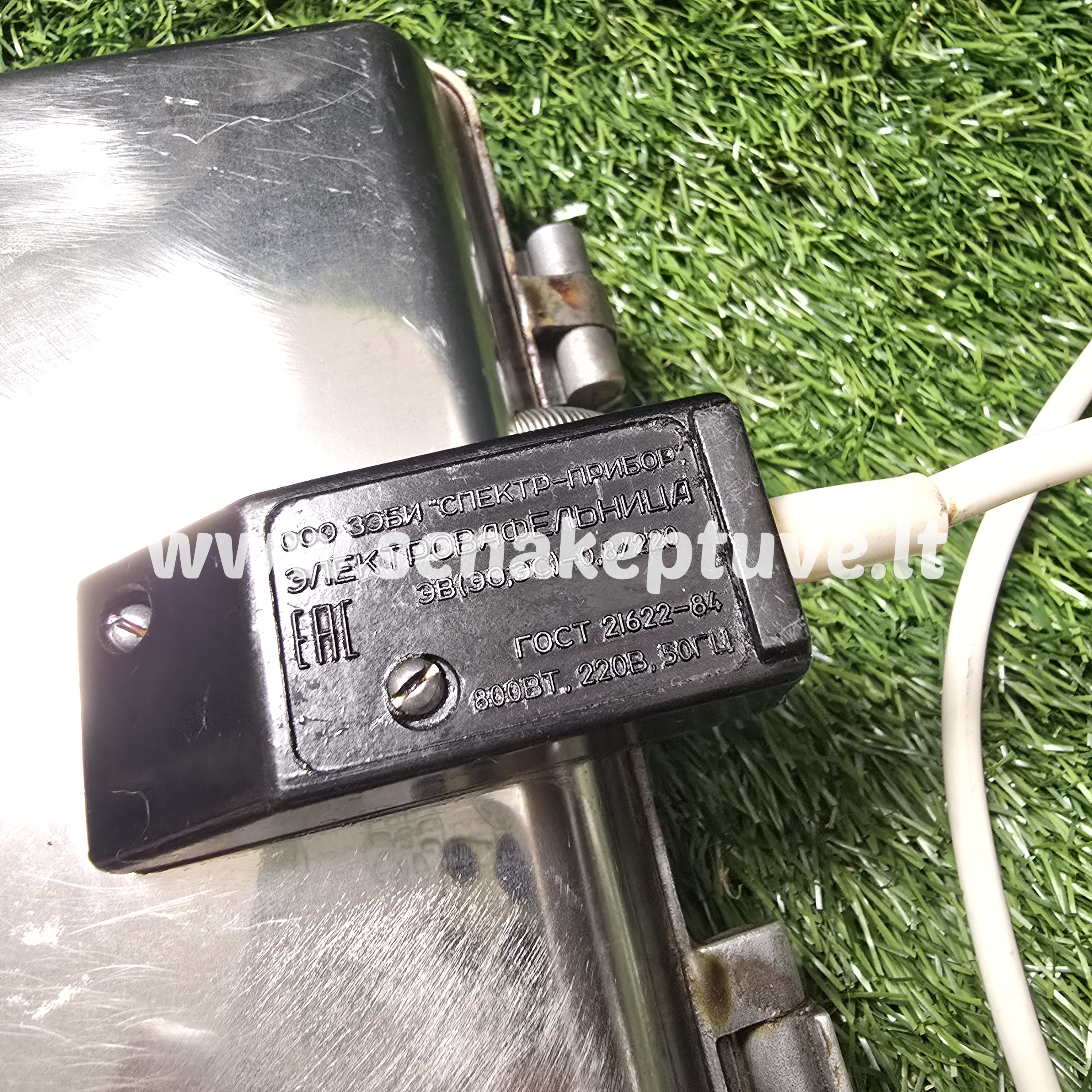 Senovinė elektrinė vaflinė su laidu