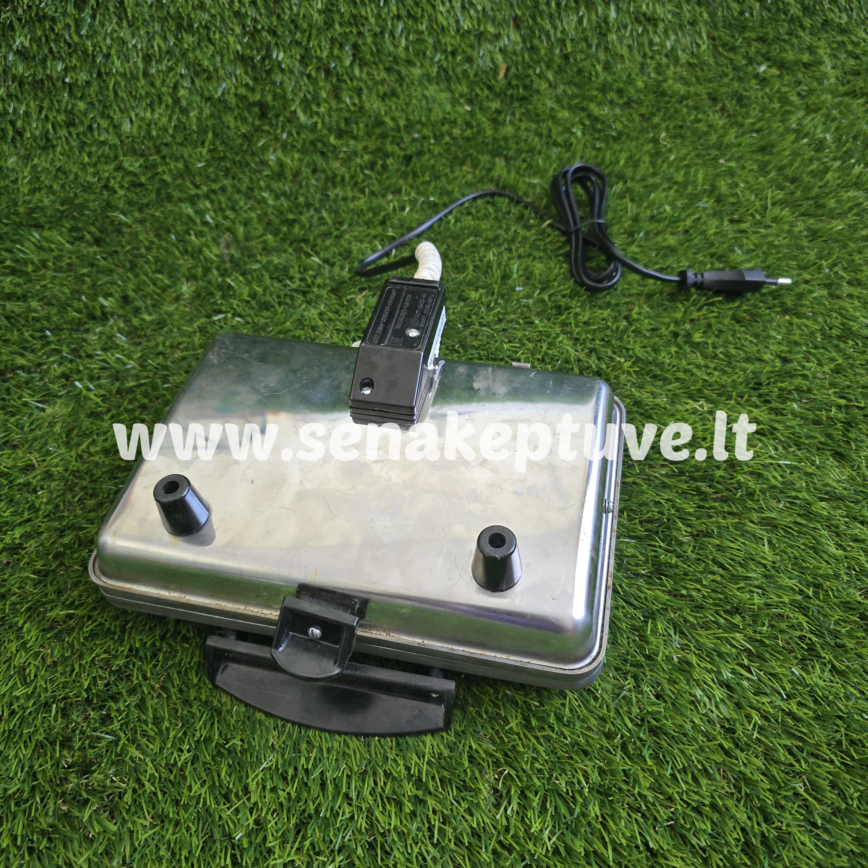 Senovinė elektrinė vaflinė su laidu