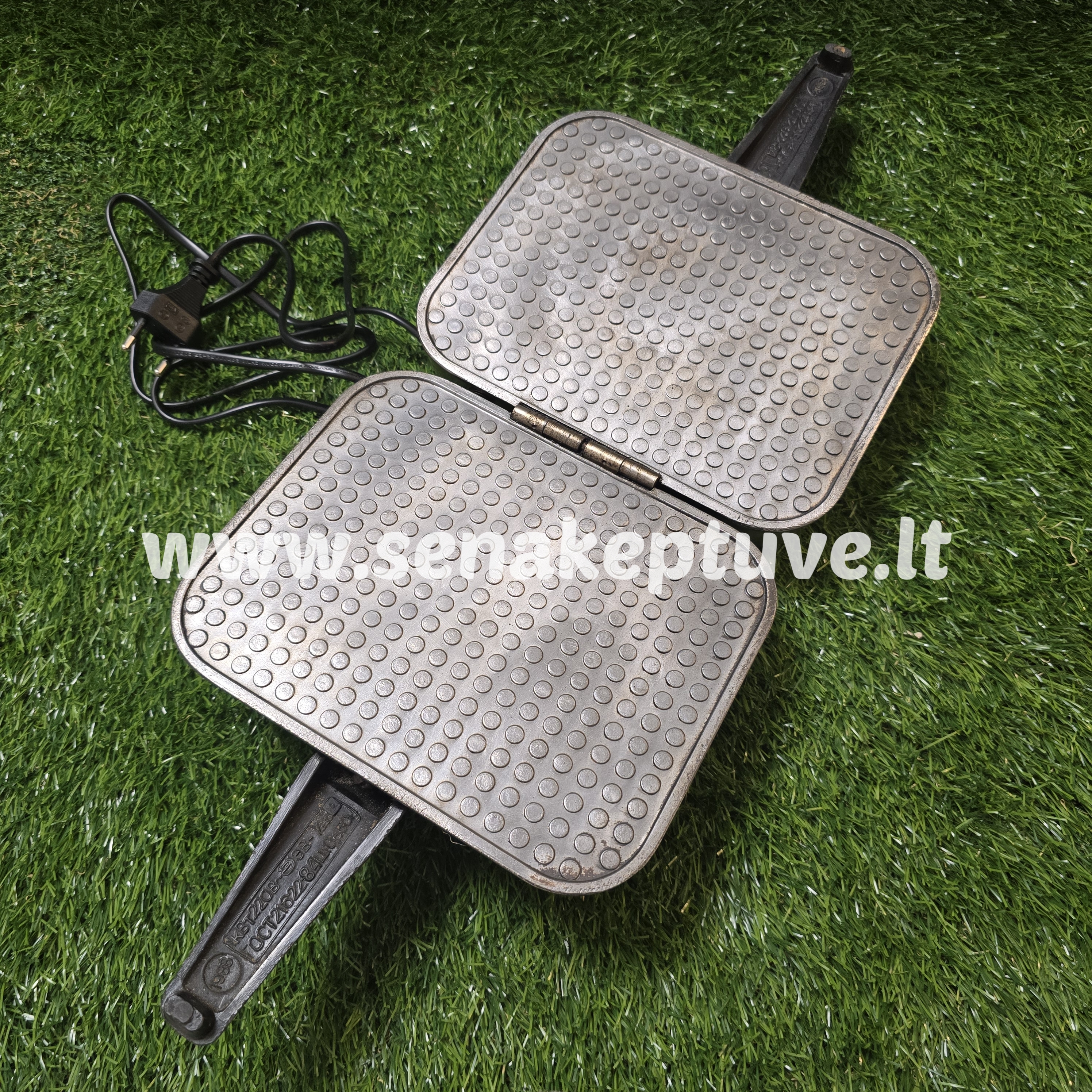 Senovinė elektrinė vaflinė su laidu