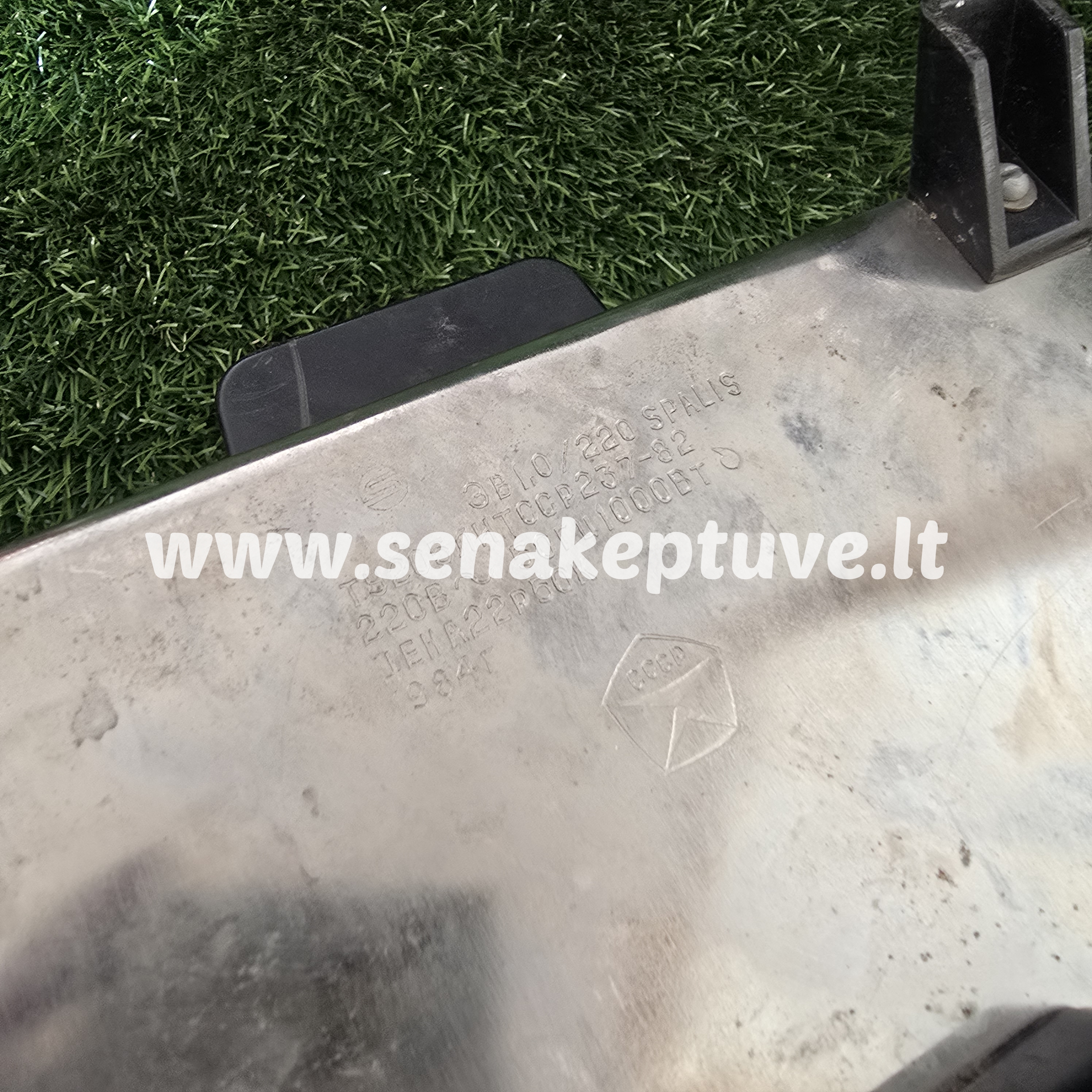 Senovinė elektrinė vaflinė su laidu (nežymiai įskilęs karščio reguliatorius)