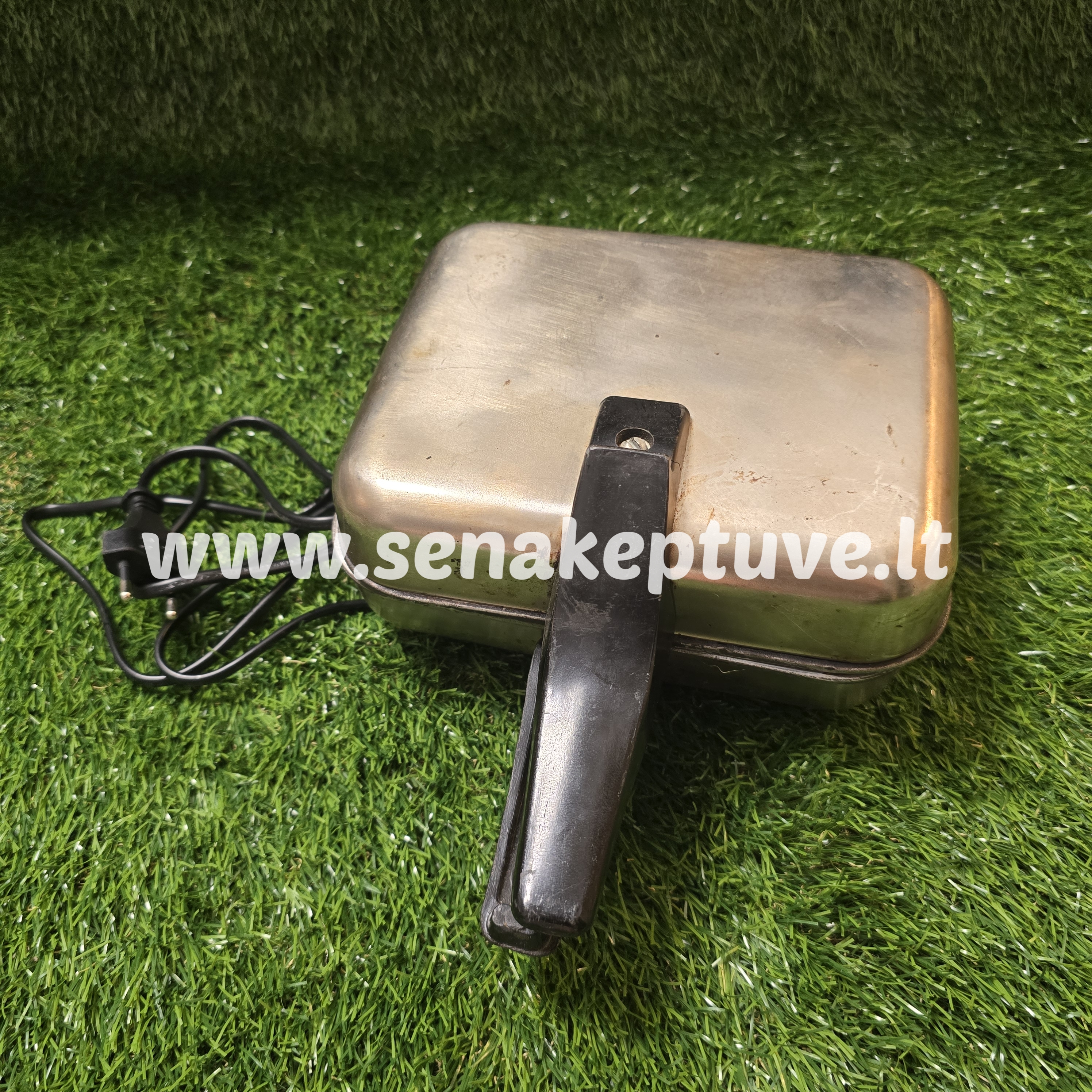 Senovinė elektrinė vaflinė su laidu