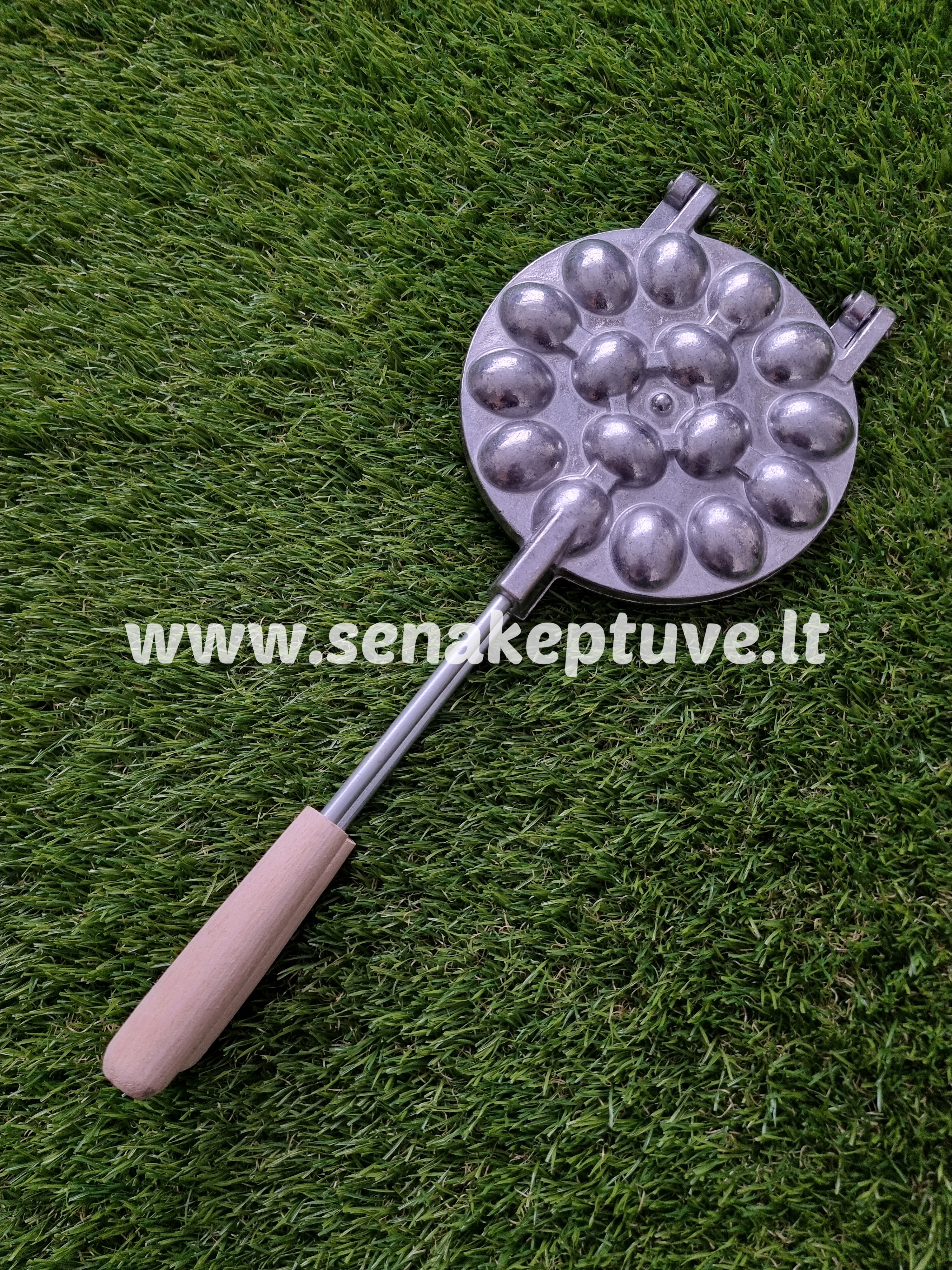 Šiuolaikinė riešutėlių keptuvė