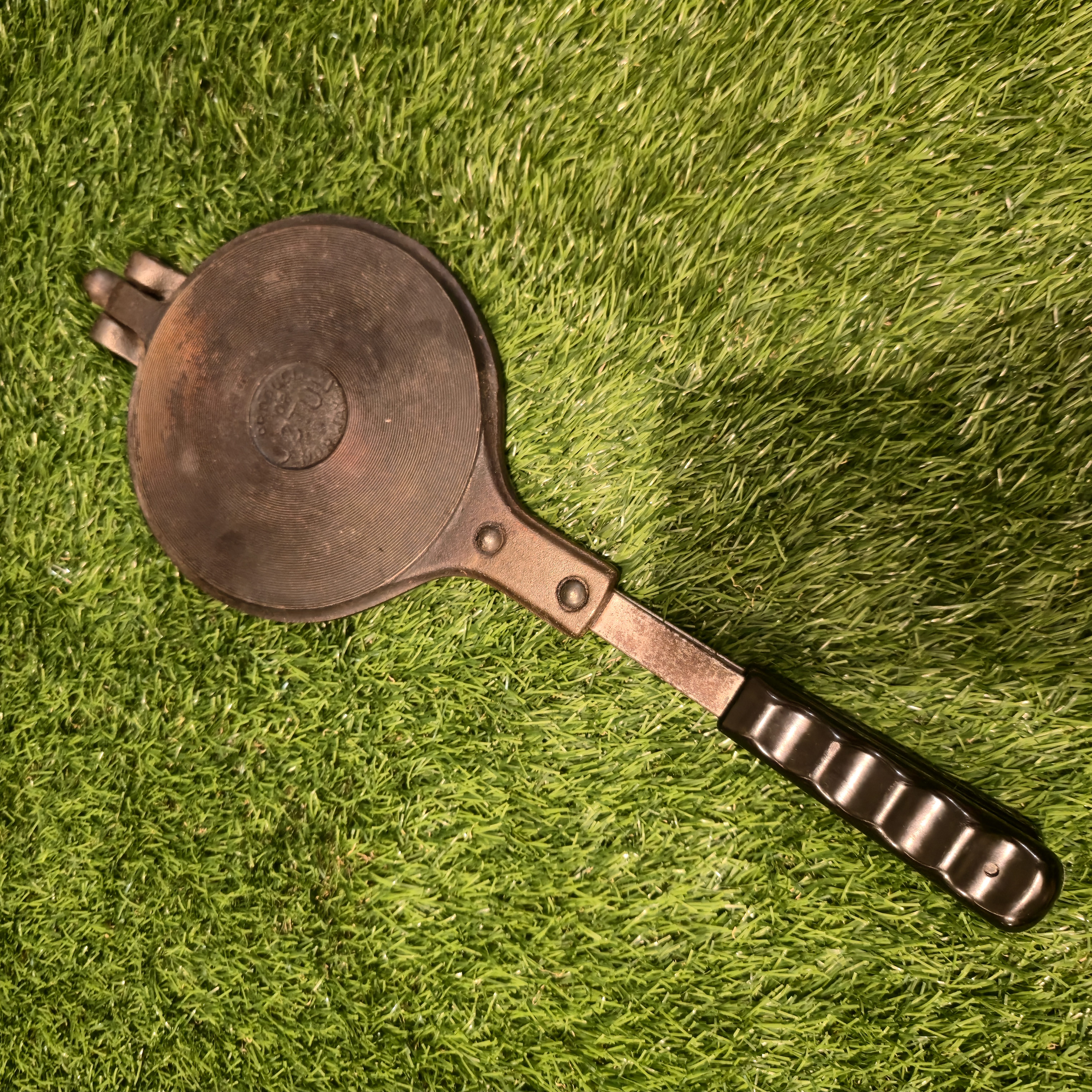 Ketaus plonų vaflių keptuvė