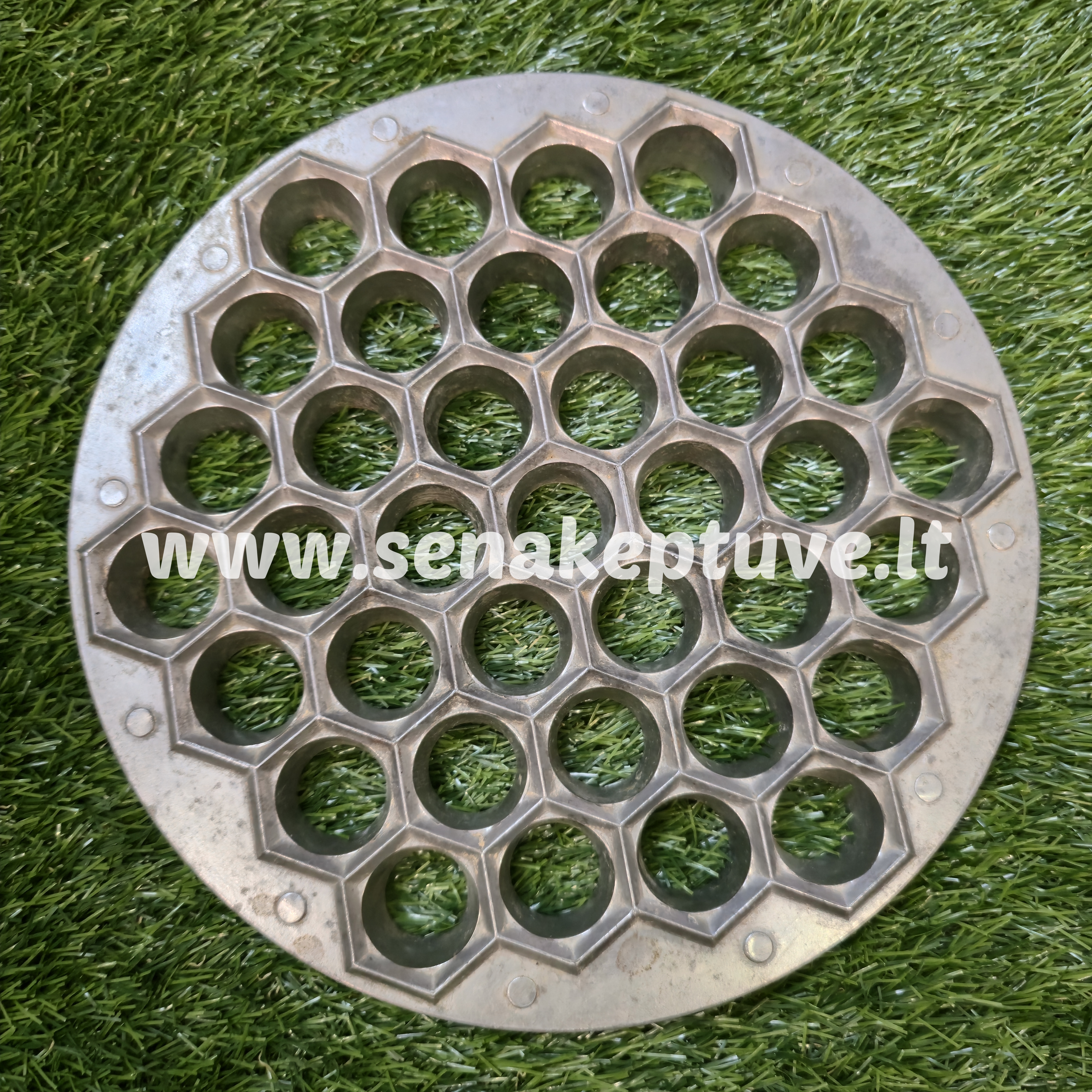 Senovinė koldūnų kepimo forma