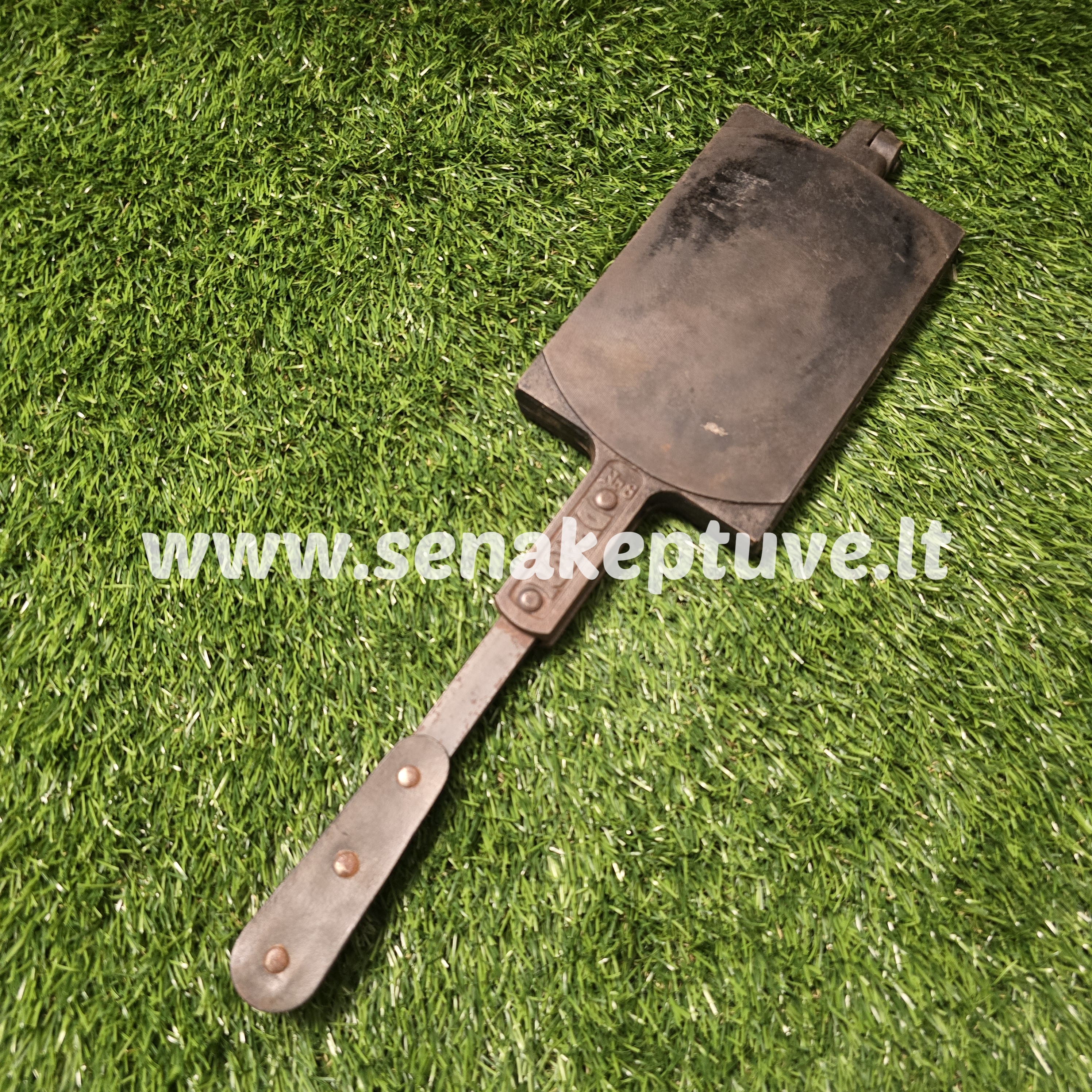 Senovinė ketaus plonų vaflių keptuvė