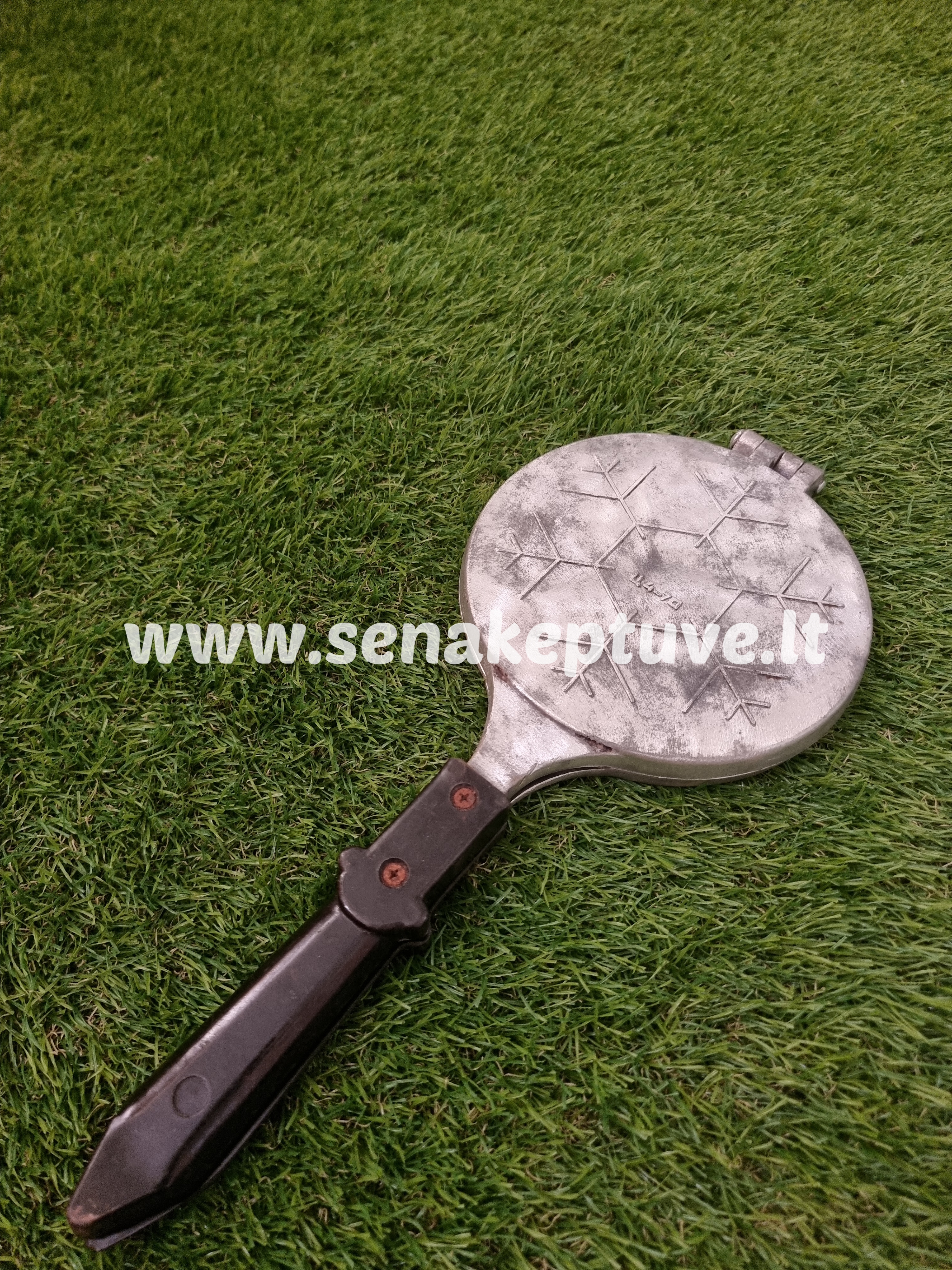 Senovinė asorti (2 drambliukai, 3 gėlytės ir 2 voveraitės) keptuvė