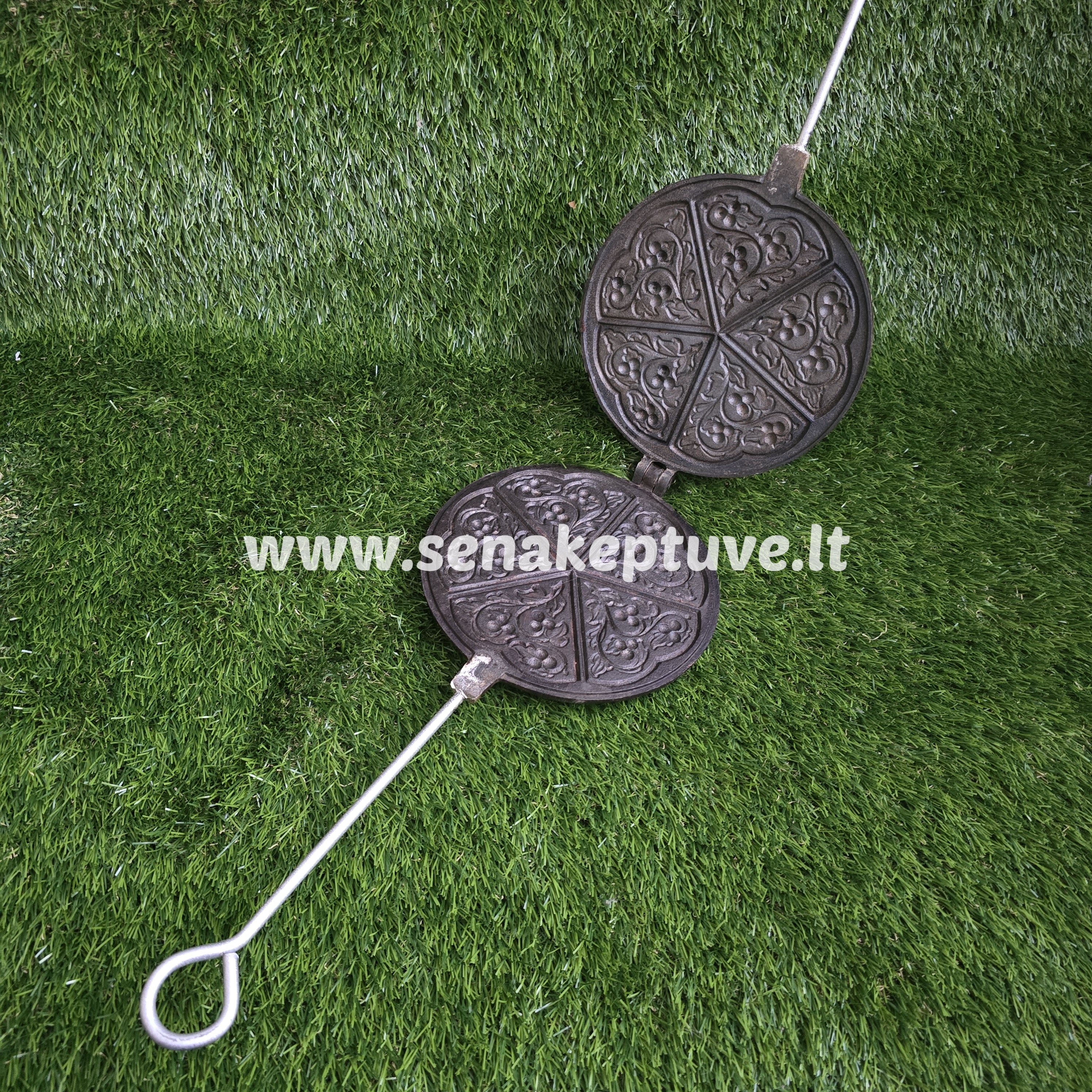 Senovinė ketaus plonų vaflių keptuvė