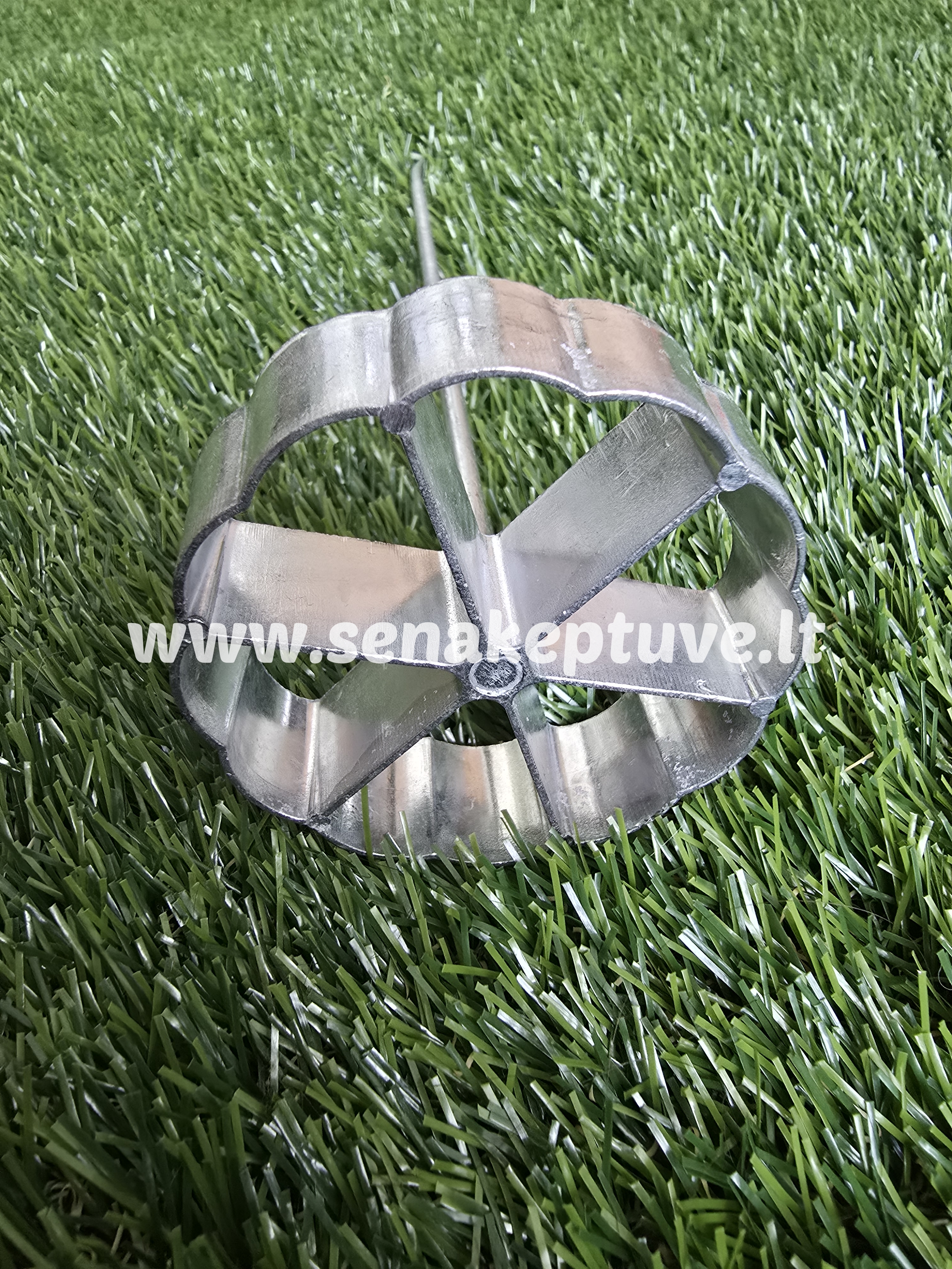 Šiuolaikinė žagarėlių formelė su koteliu