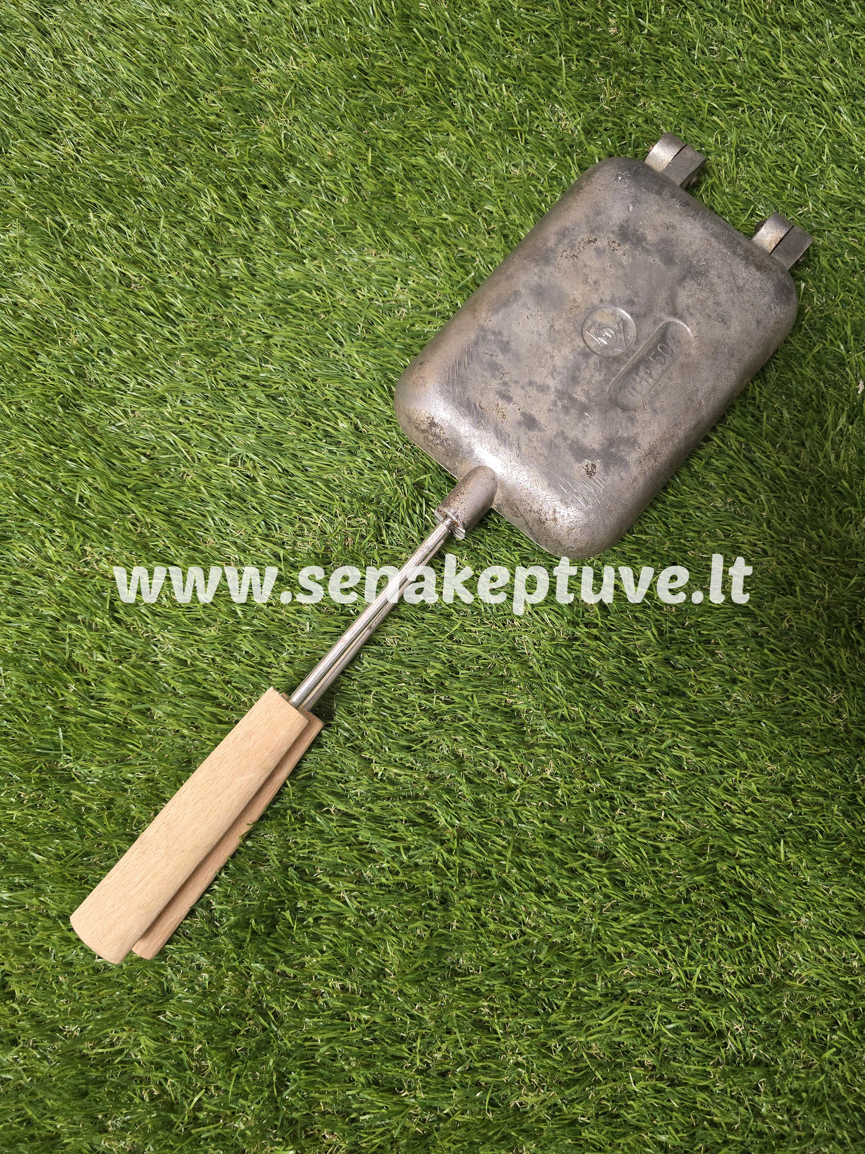 Senovinė asorti (6 grybukai, 8 riešutėliai) keptuvė