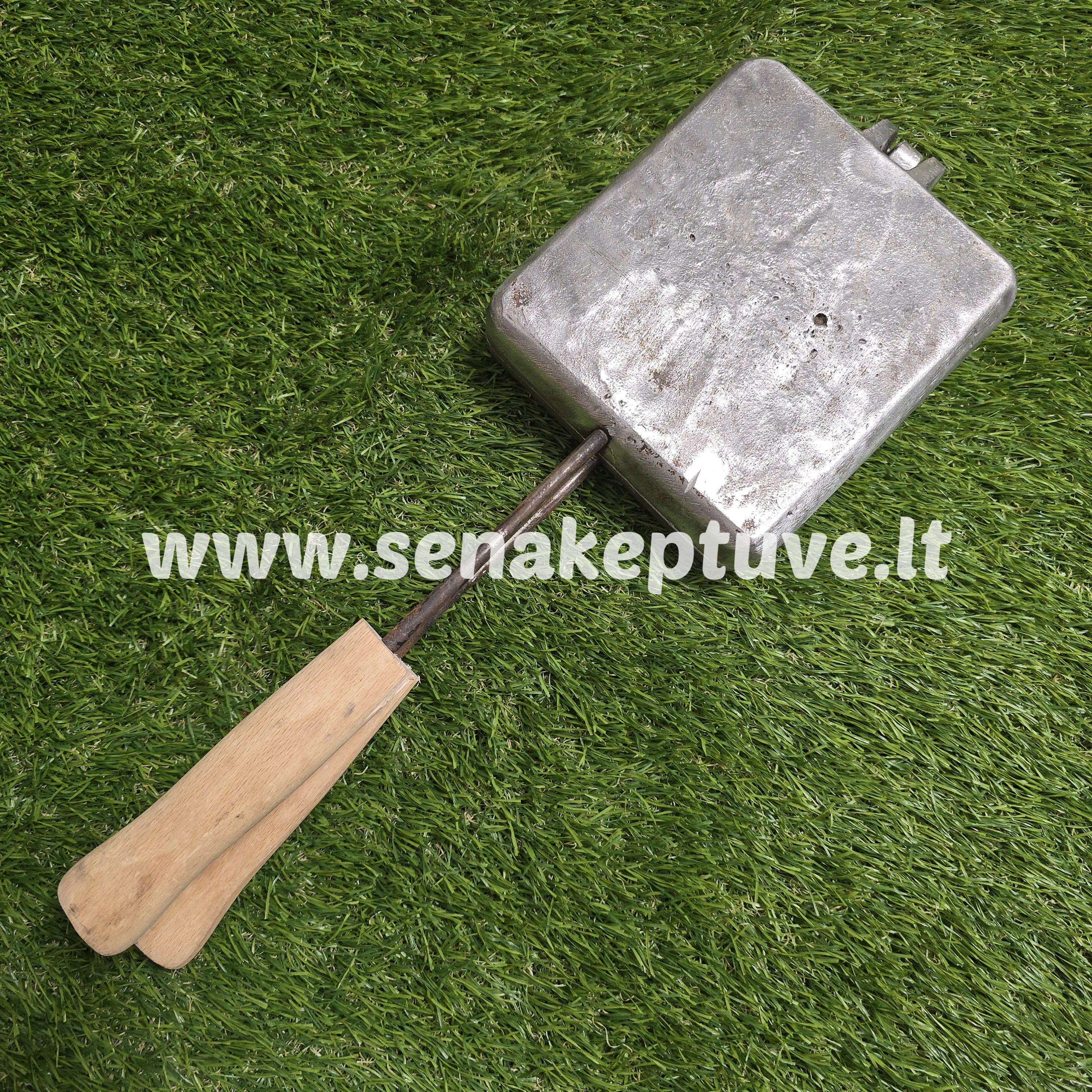 Senovinė asorti (4 voveraitės ir 1 grybukas) keptuvė