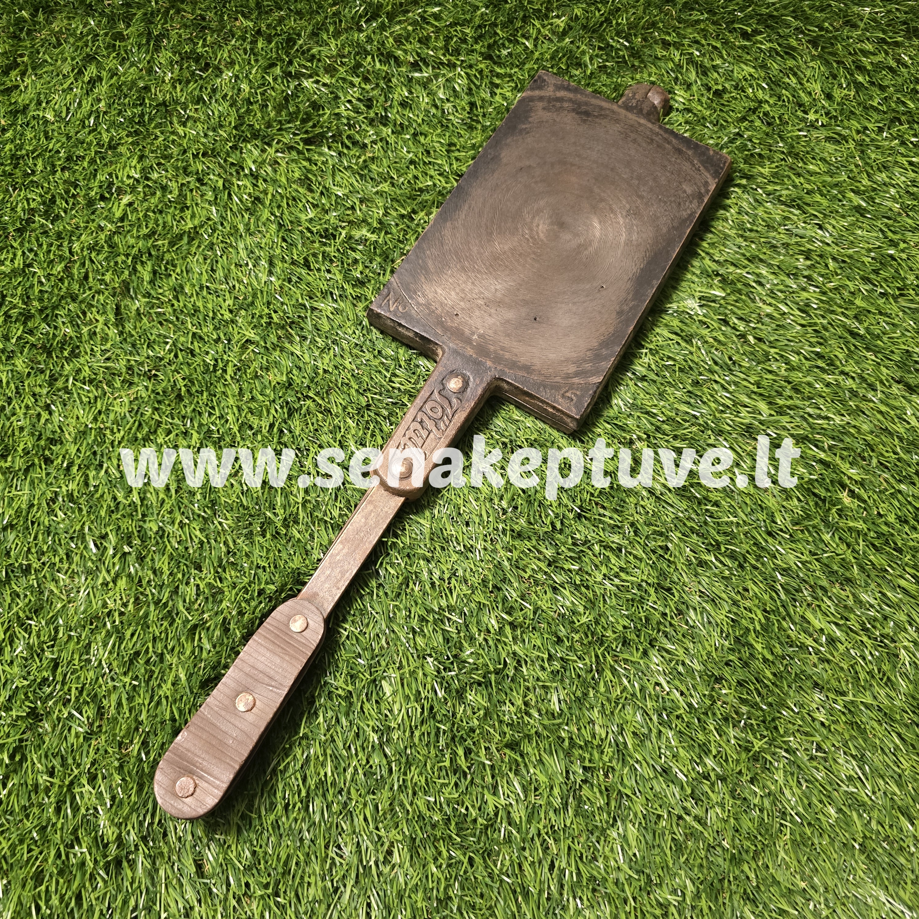 Senovinė ketaus plonų vaflių keptuvė