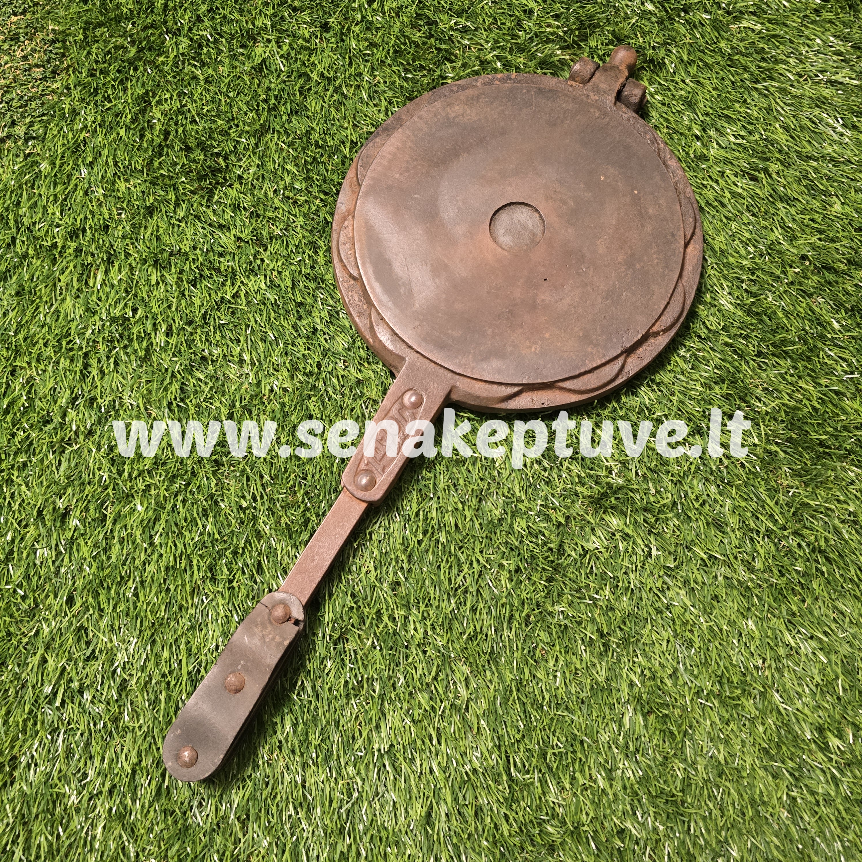 Senovinė ketaus čirvinių blynų keptuvė