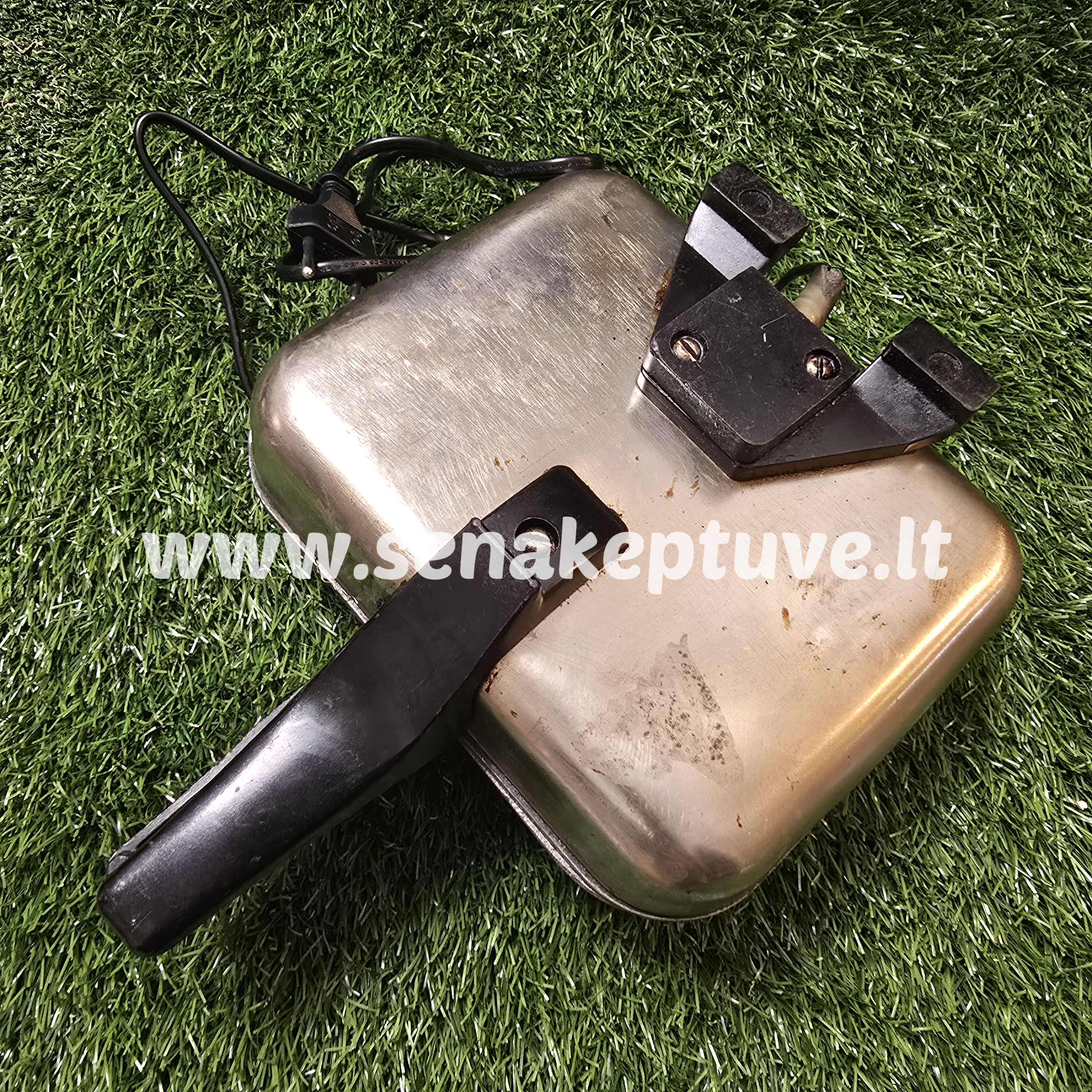 Senovinė elektrinė vaflinė su laidu