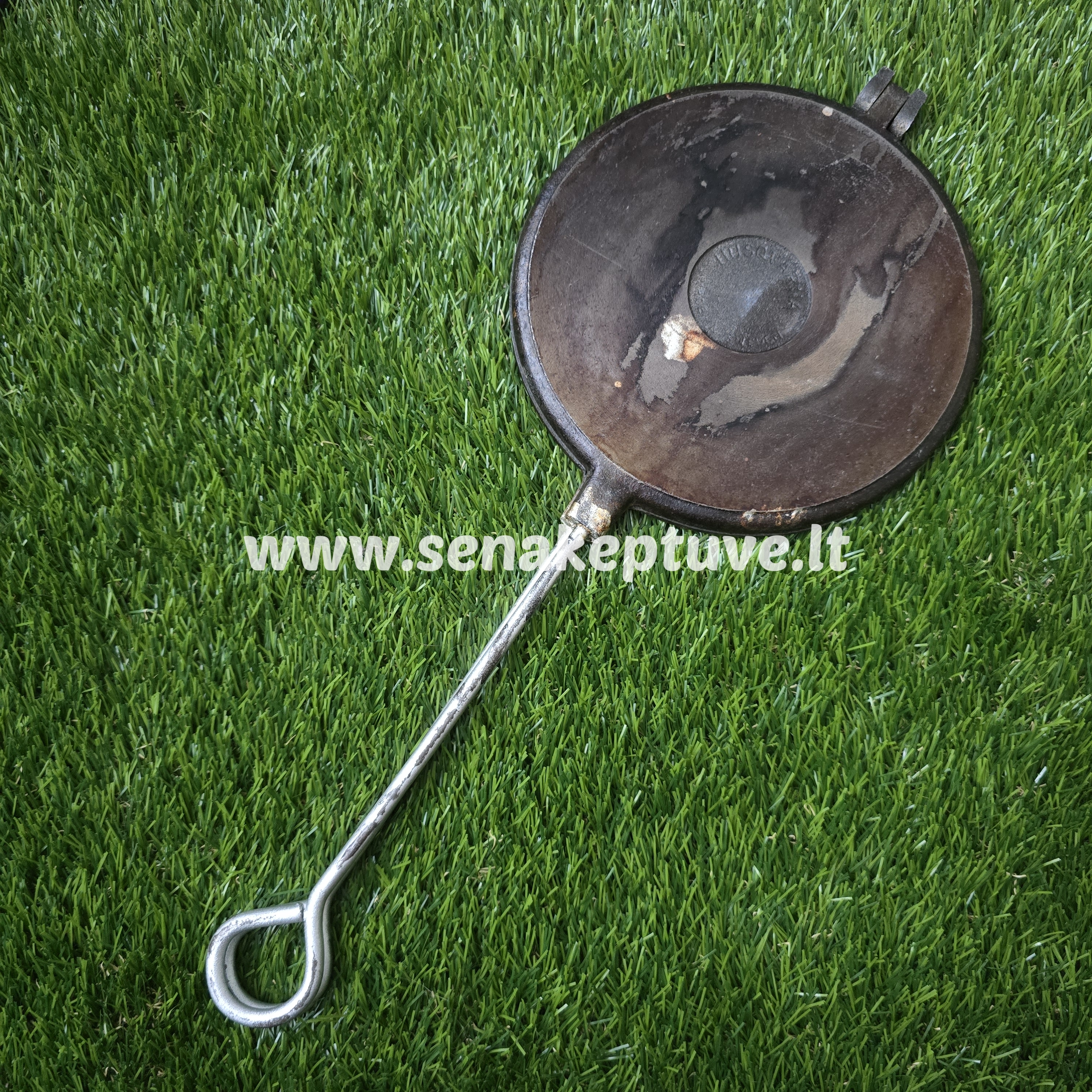 Senovinė ketaus plonų vaflių keptuvė