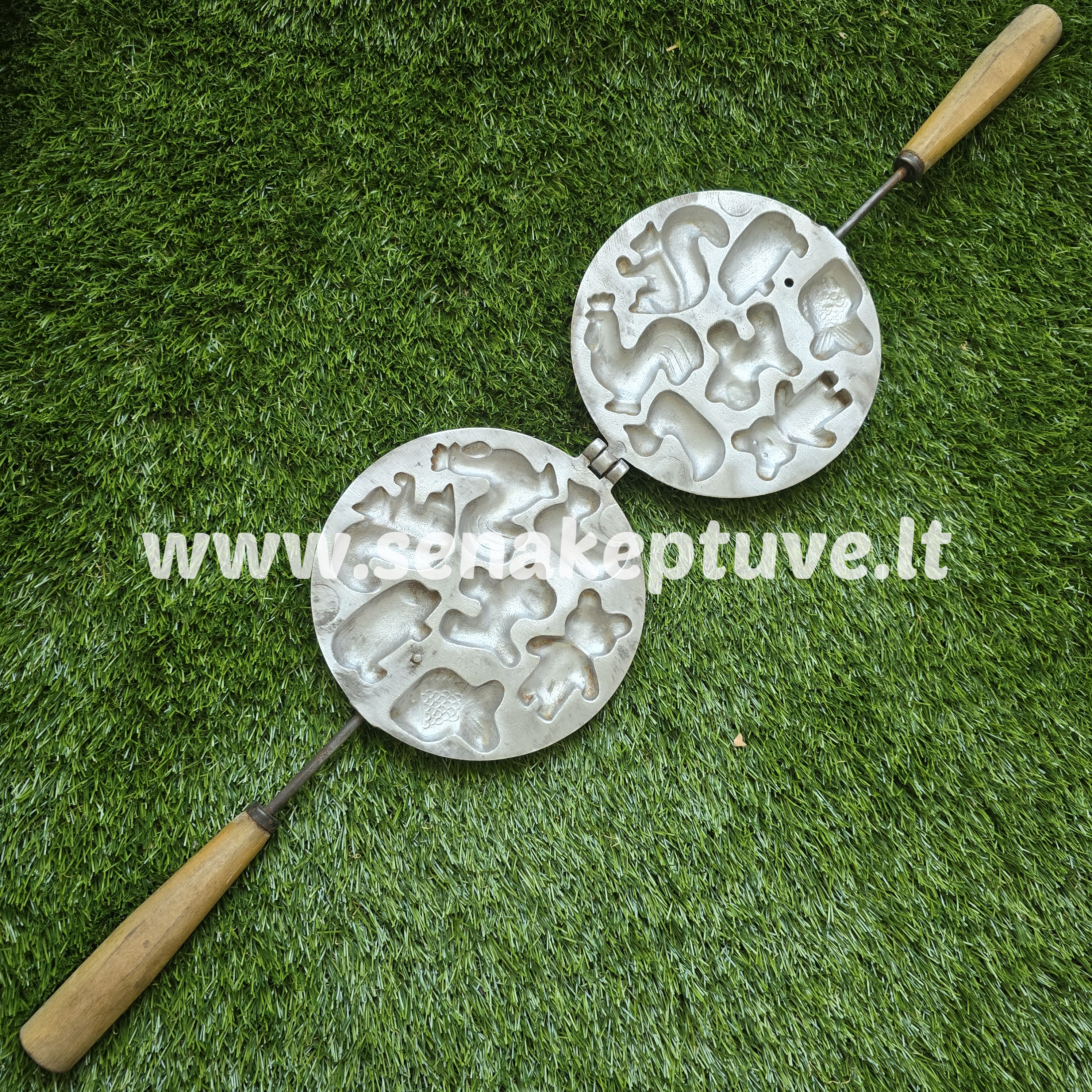 Senovinė asorti (antytė, šuniukas, gaidelis, voveraitė, paršelis, žuvytė, meškutis) keptuvė