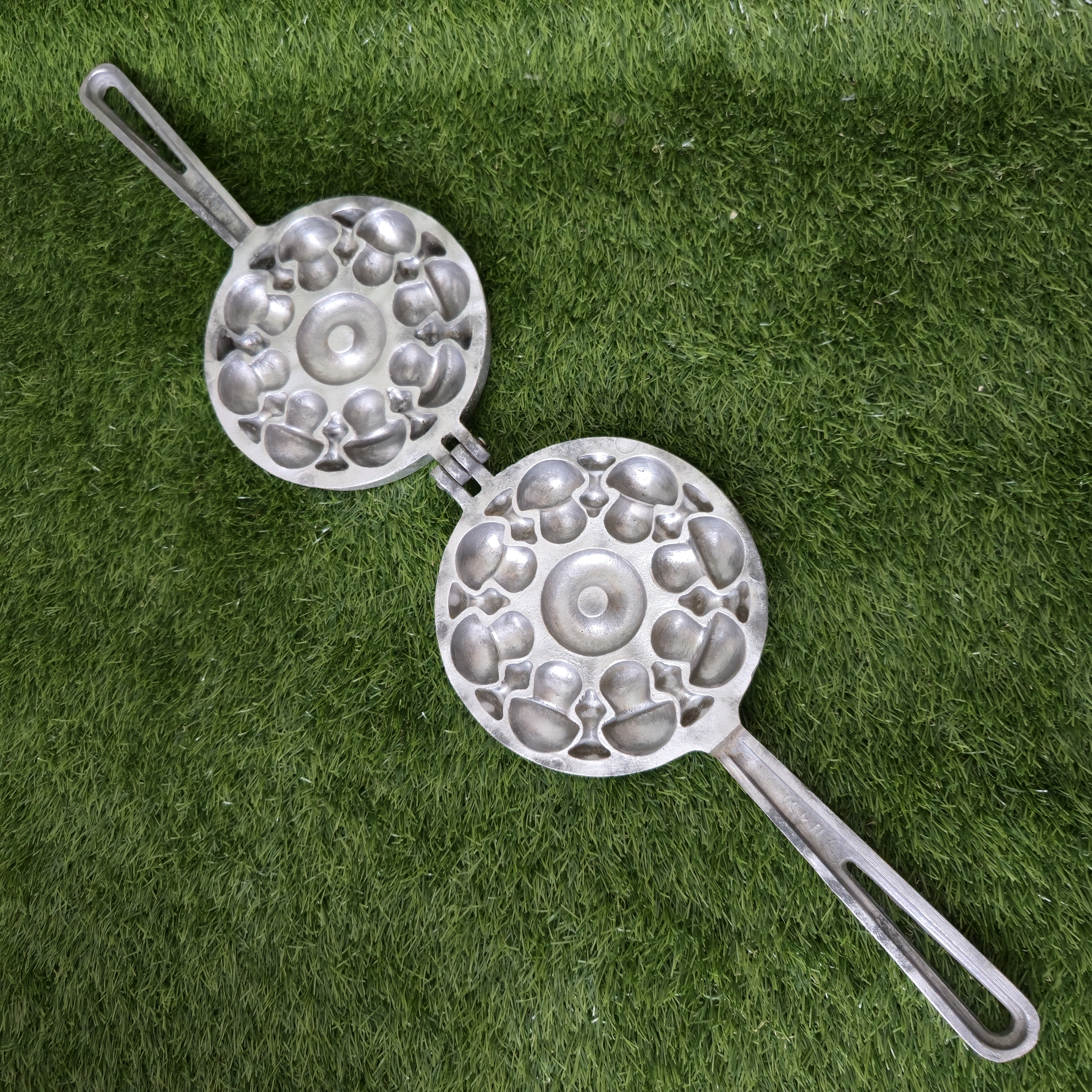 Senovinė grybukų keptuvė