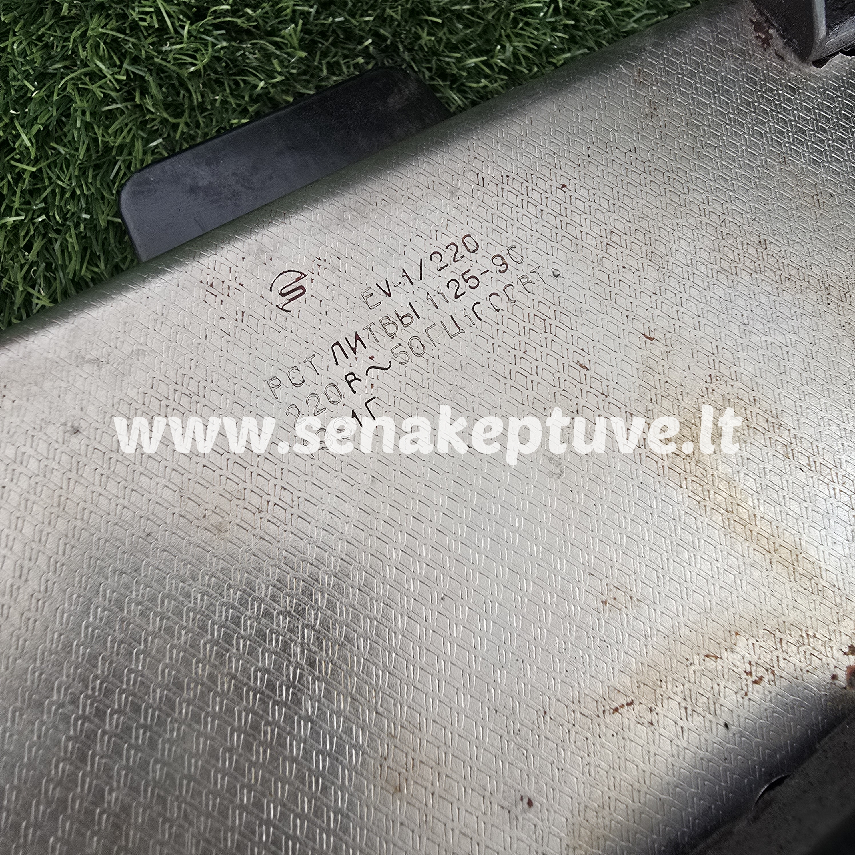 Senovinė elektrinė vaflinė su laidu