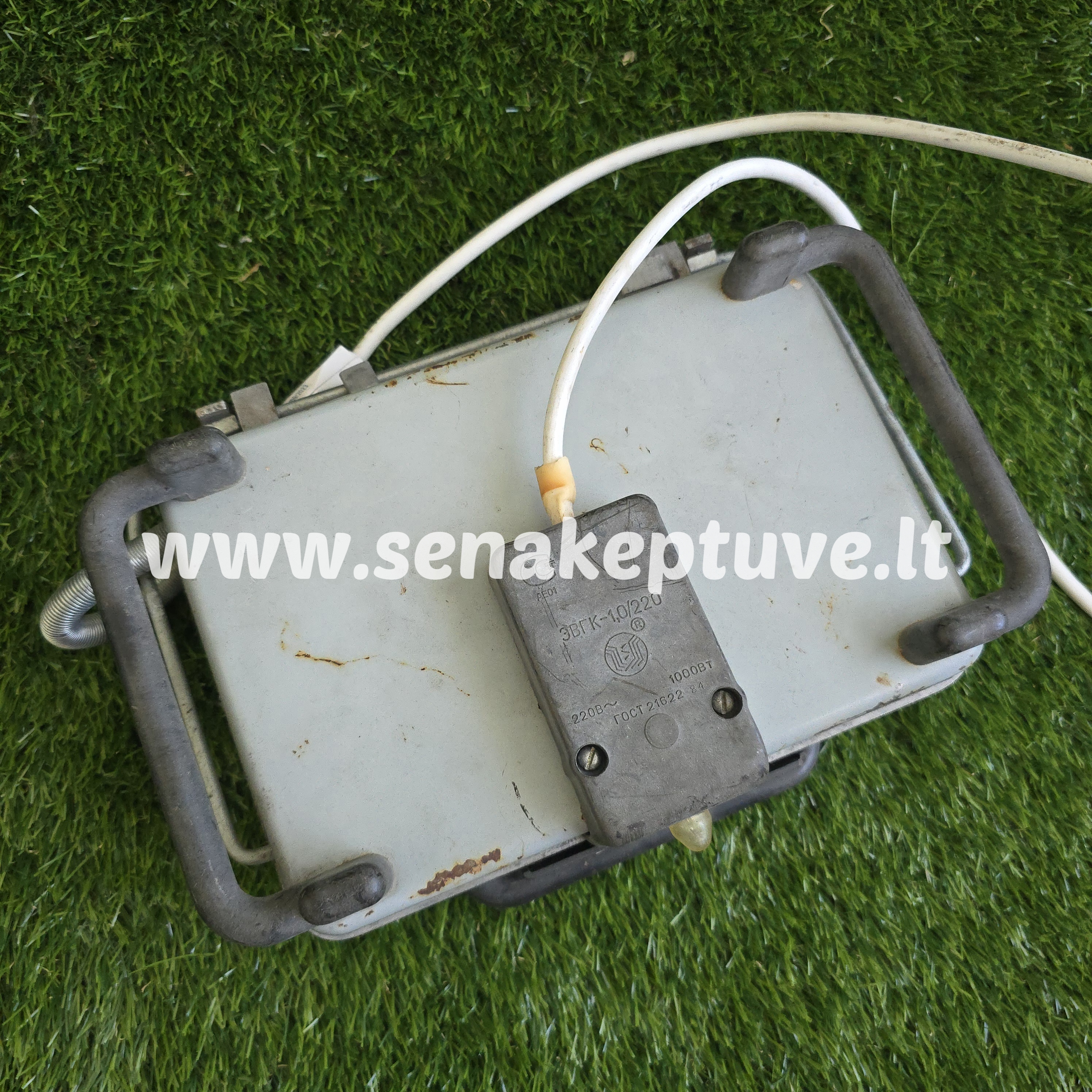 Senovinė elektrinė vaflinė su laidu