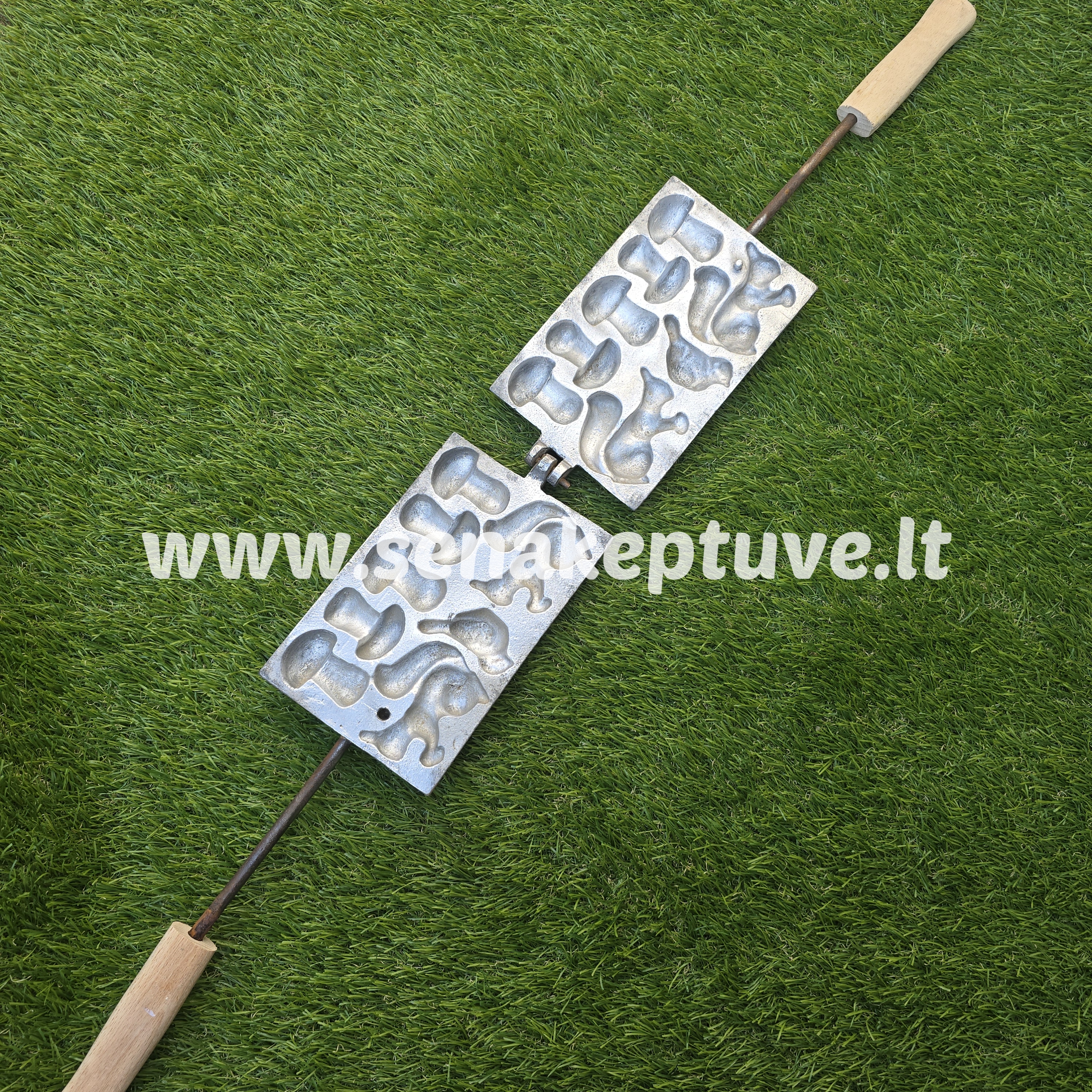 Senovinė asorti (5 grybukai, 2 voveraitės ir paukštelis) keptuvė