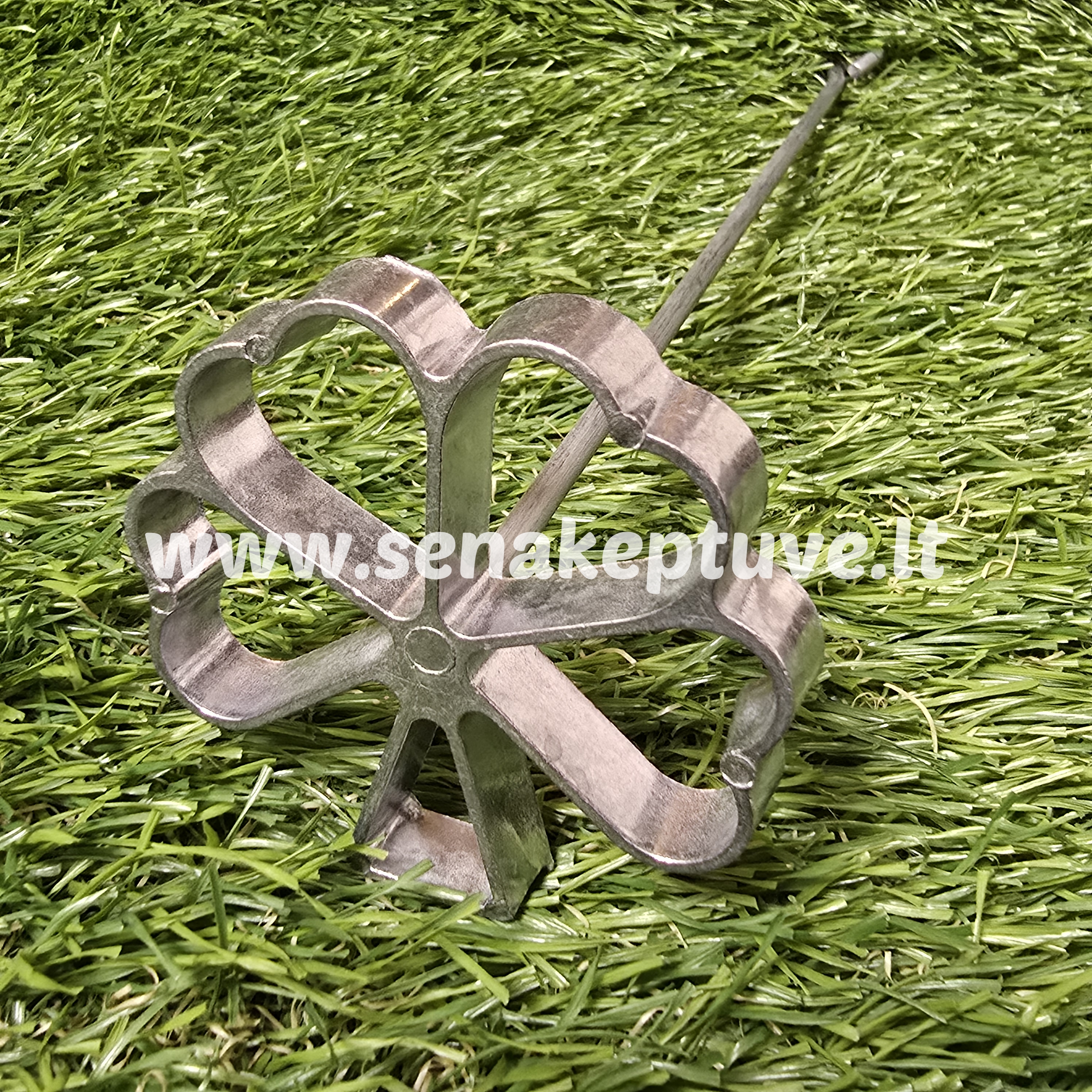 Šiuolaikinė žagarėlių formelė su koteliu