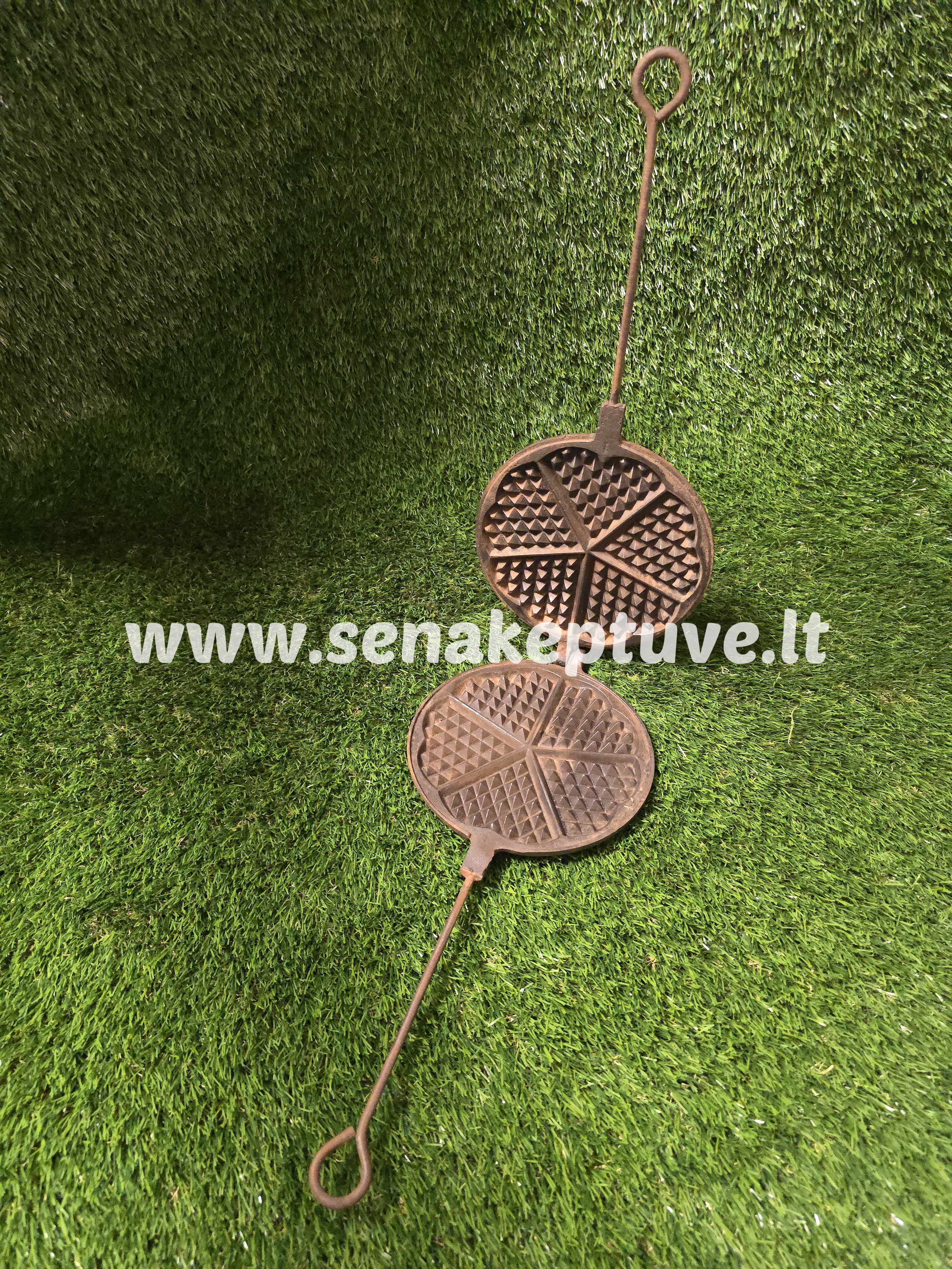 Senovinė ketaus čirvinių blynų keptuvė