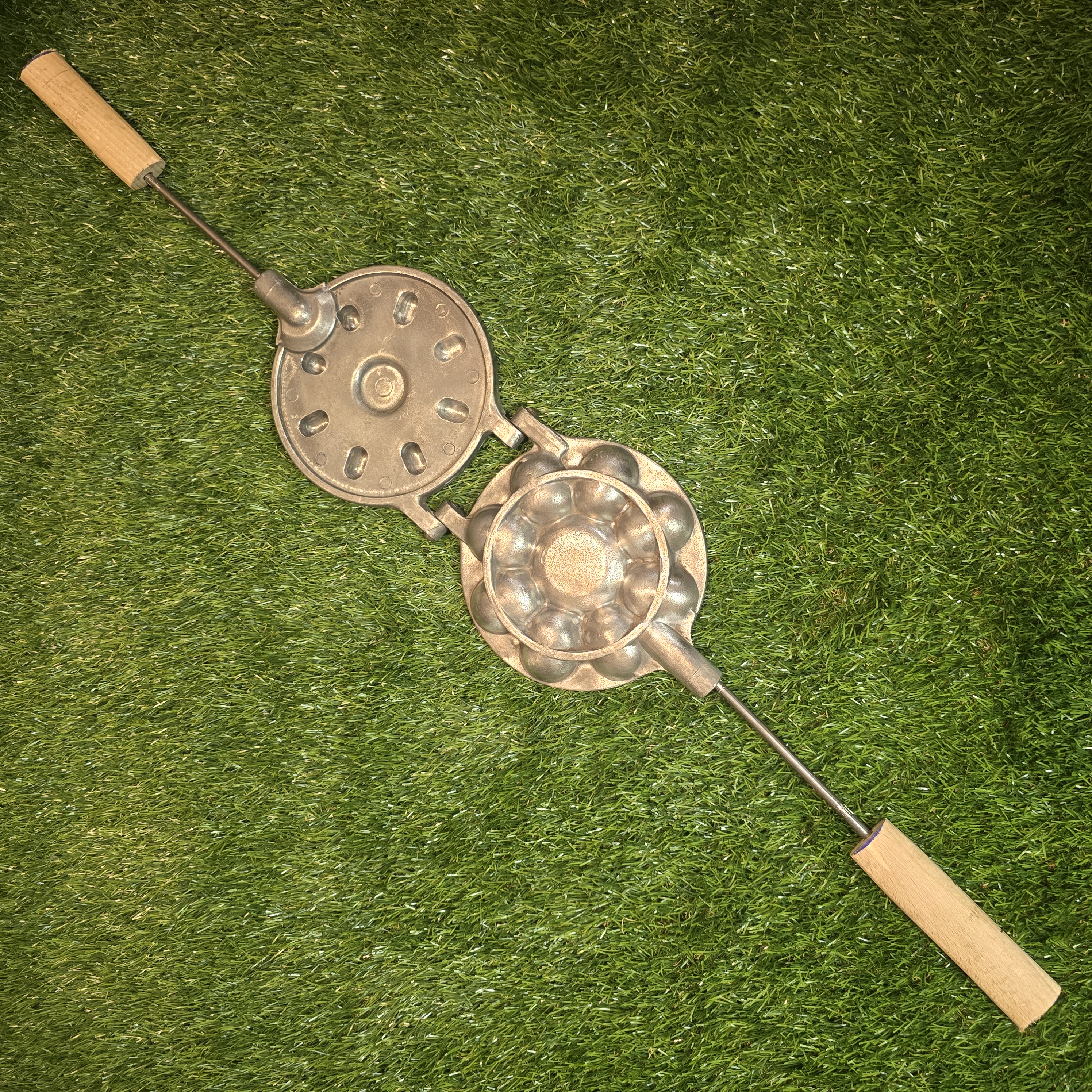 Senovinė riešutėlių keptuvė