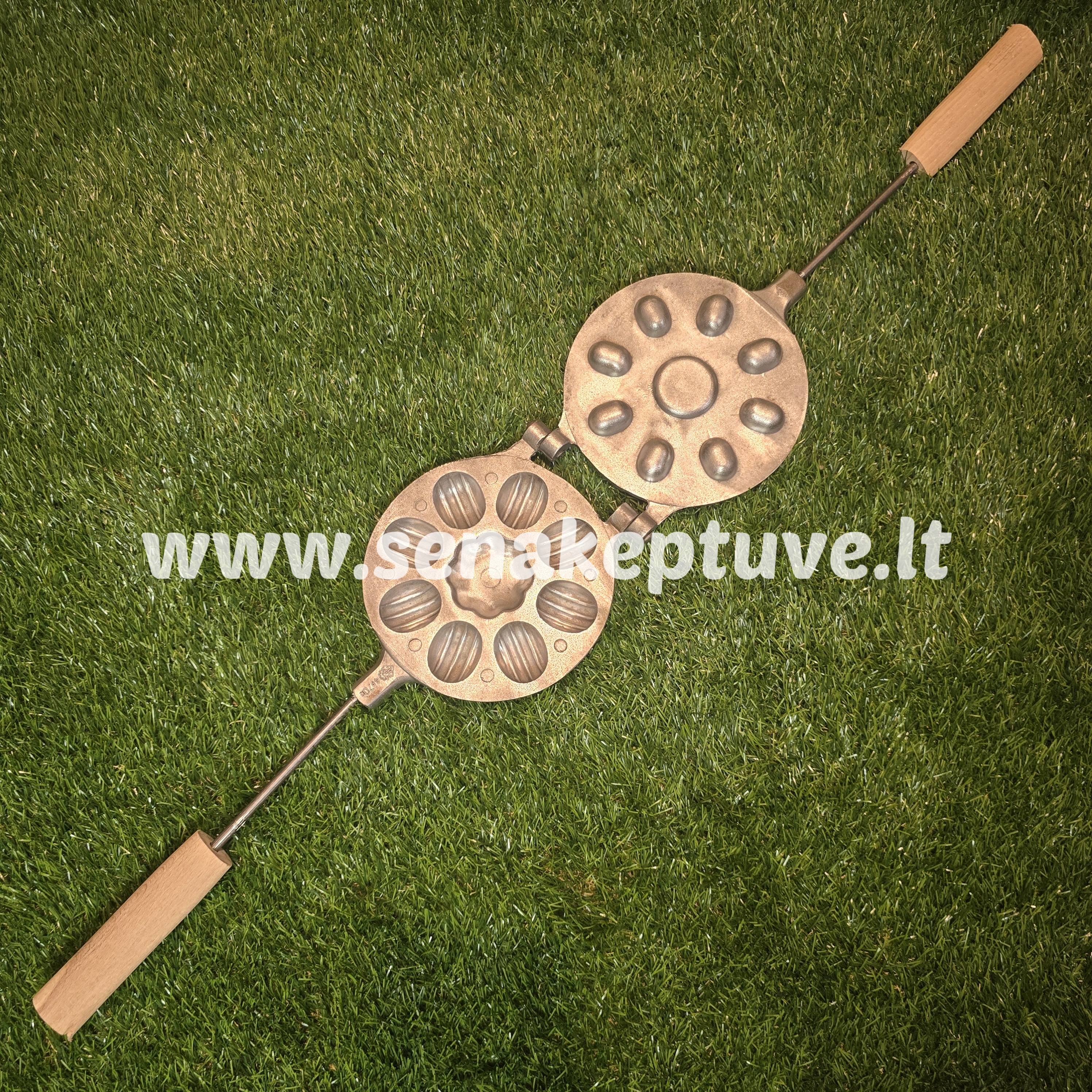 Senovinė riešutėlių keptuvė