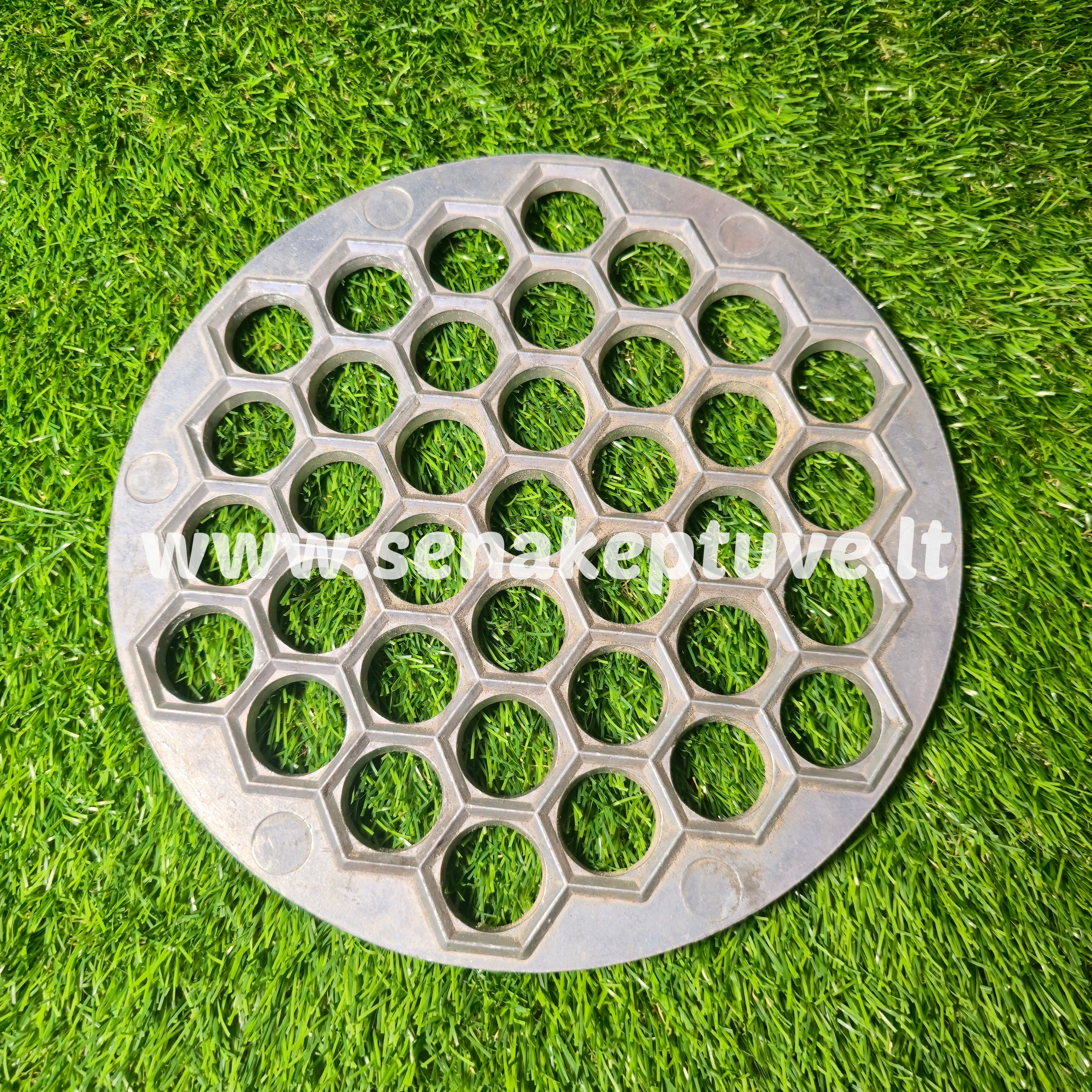 Senovinė koldūnų kepimo forma