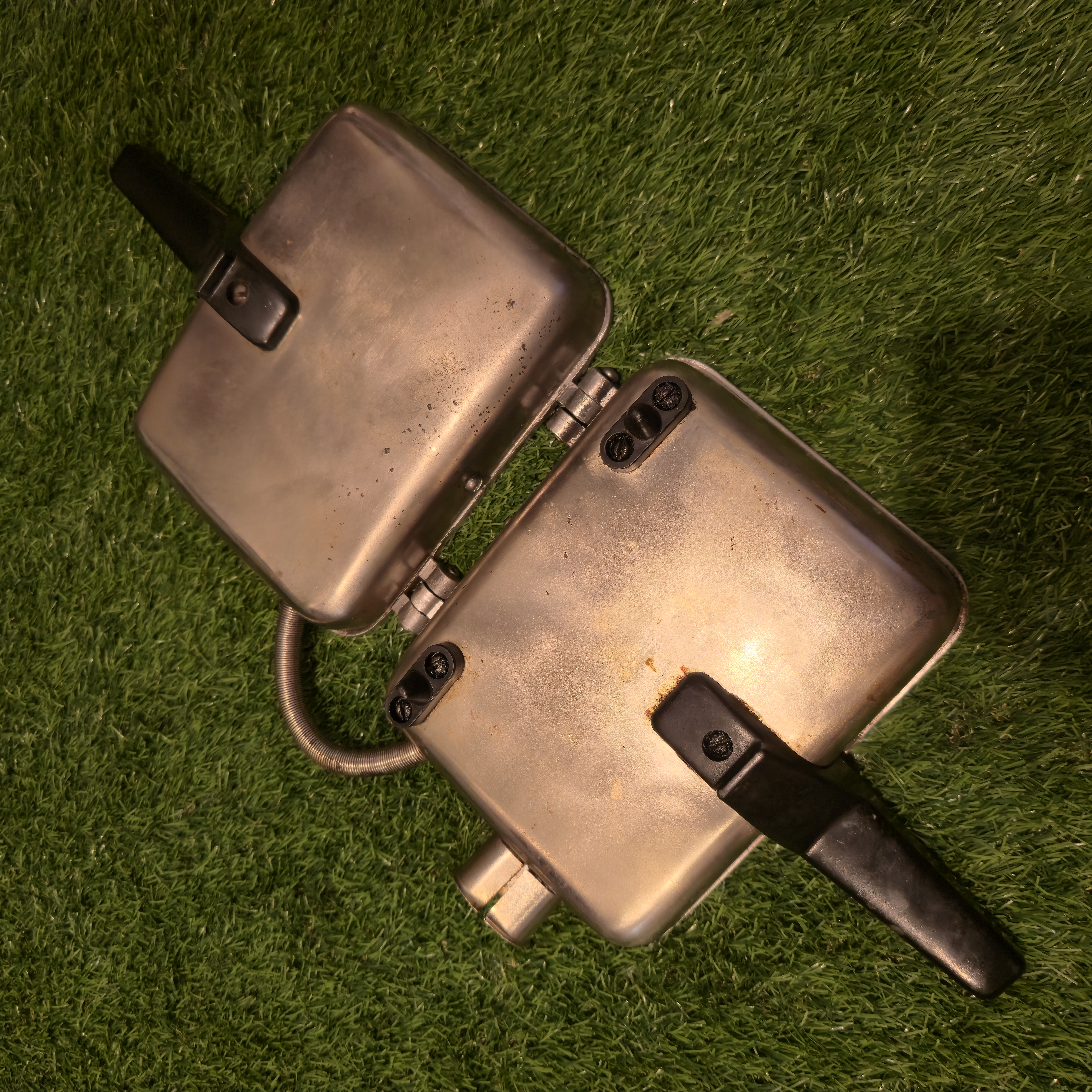 Senovinė elektrinė vaflinė su laidu