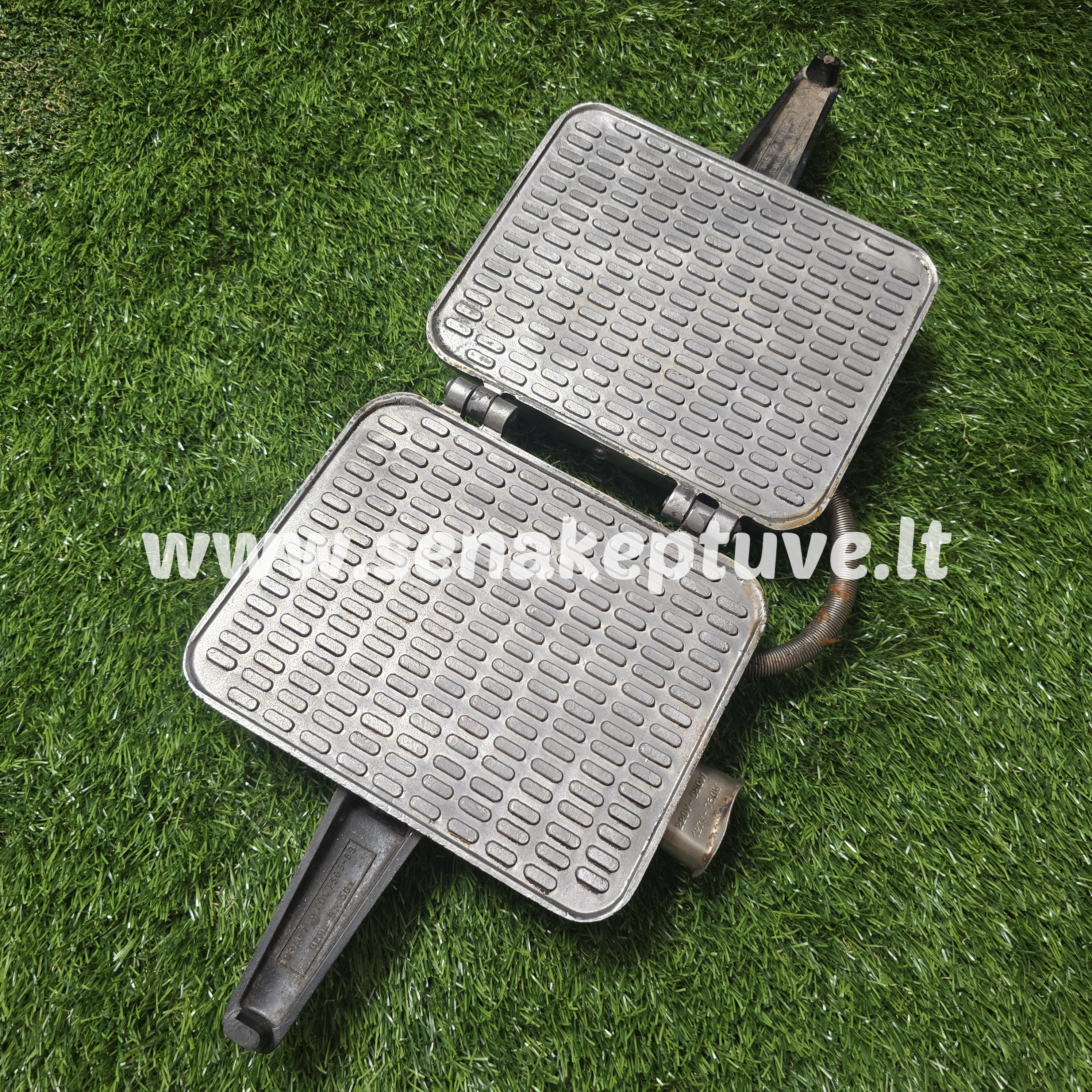 Senovinė elektrinė vaflinė su laidu