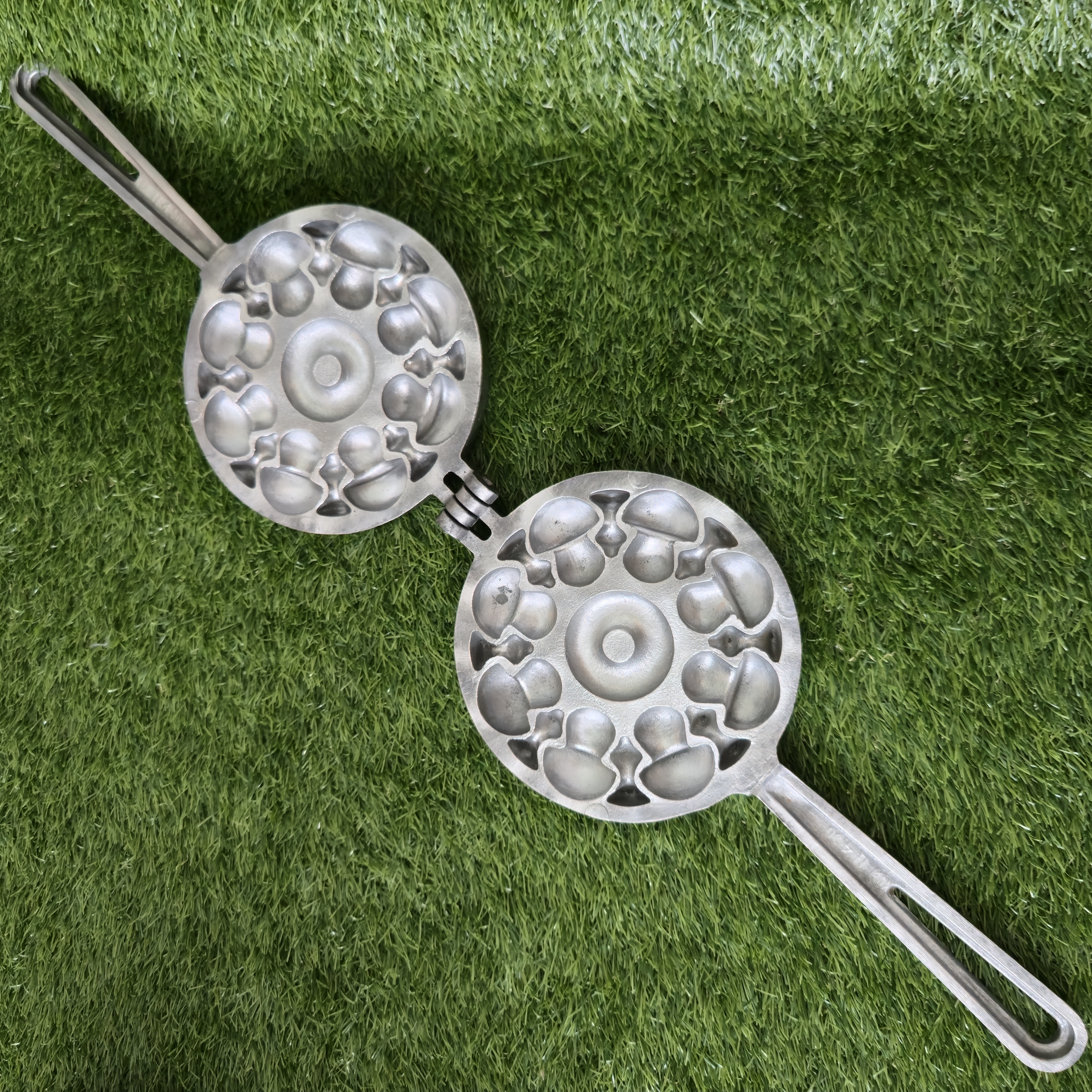 Senovinė grybukų keptuvė