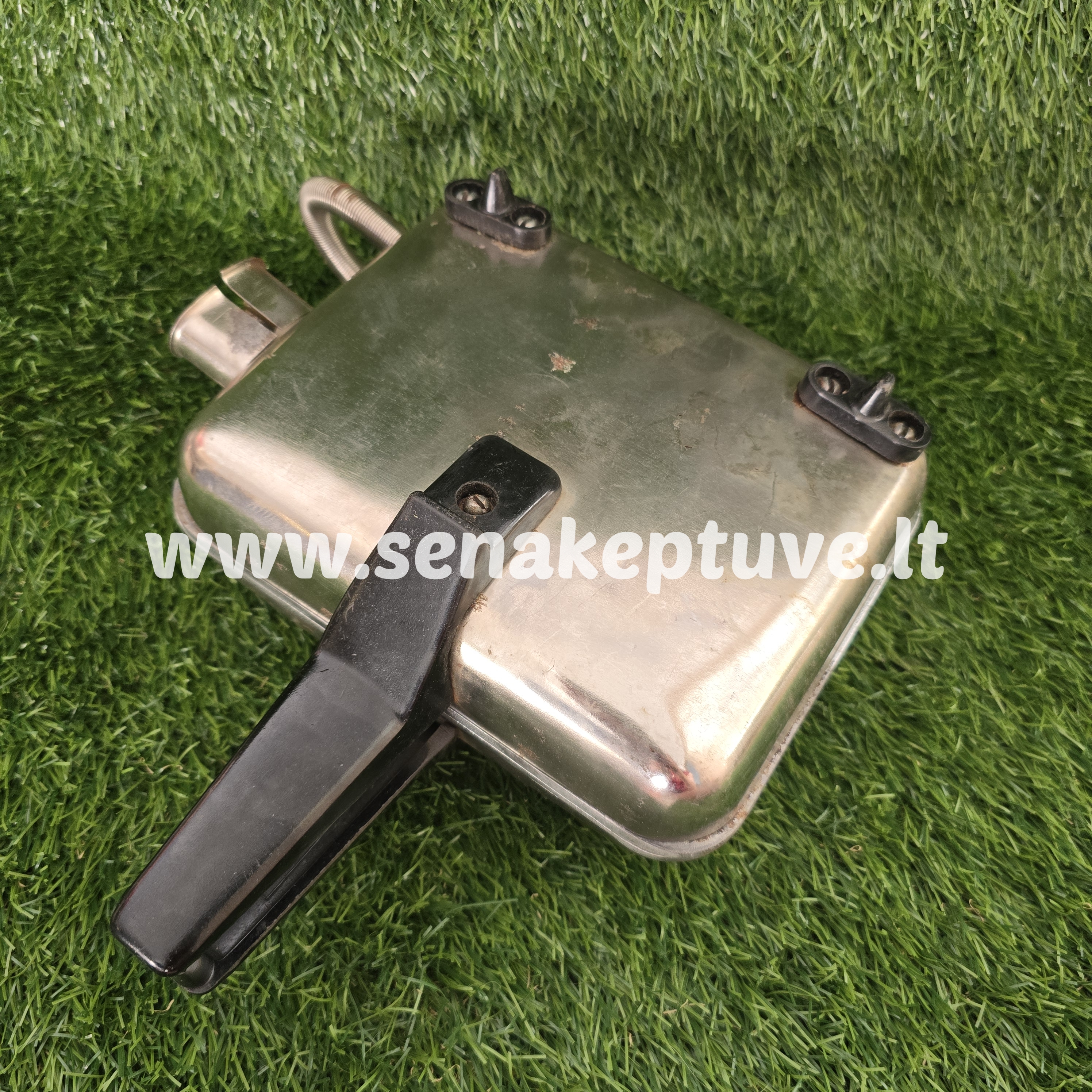 Senovinė elektrinė vaflinė su laidu