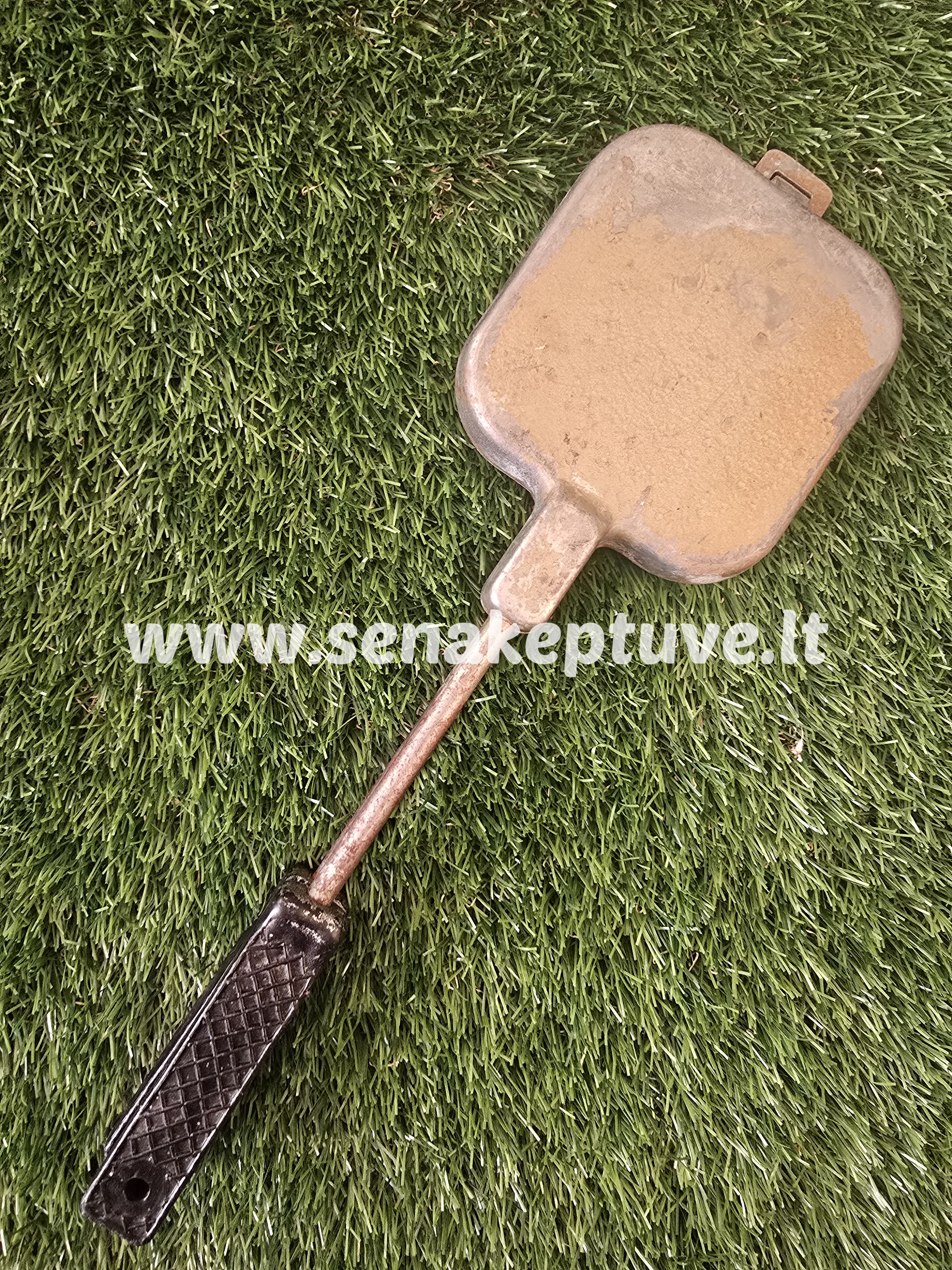 Senovinė meškučių keptuvė