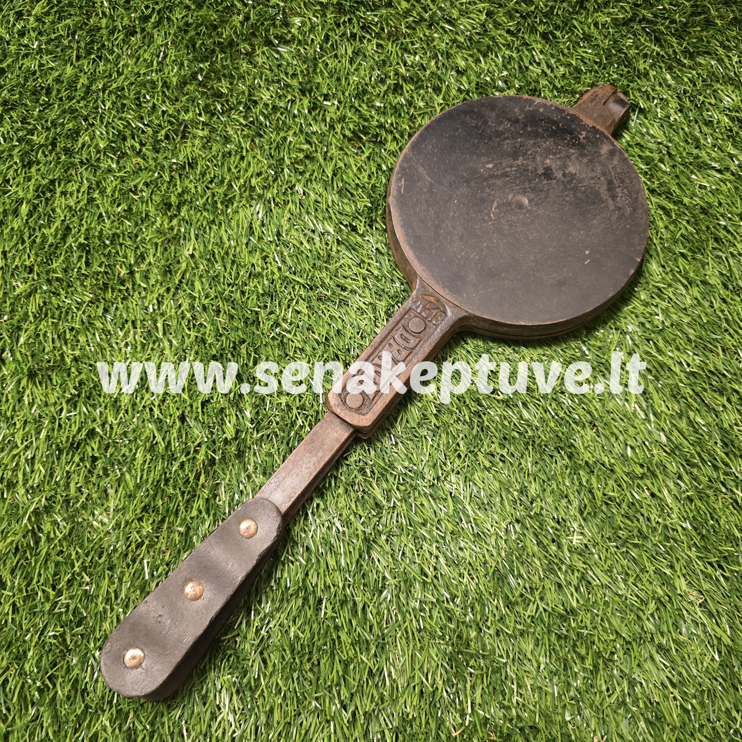 Senovinė ketaus plonų vaflių keptuvė