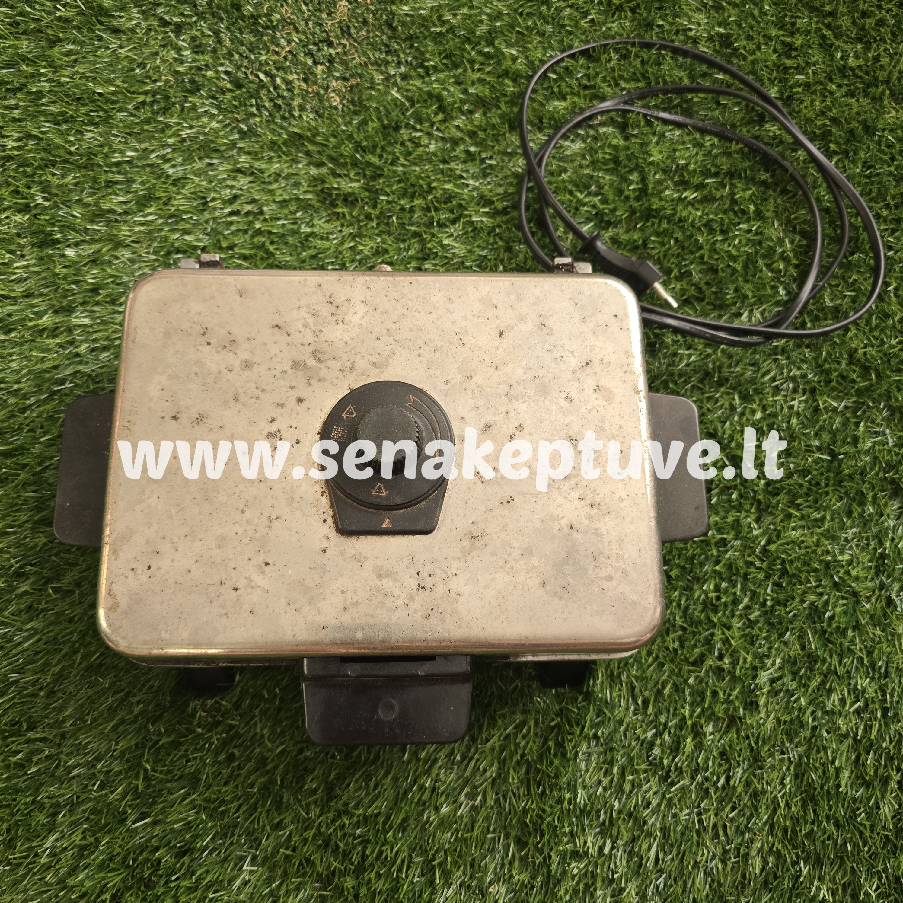 Senovinė elektrinė vaflinė su laidu