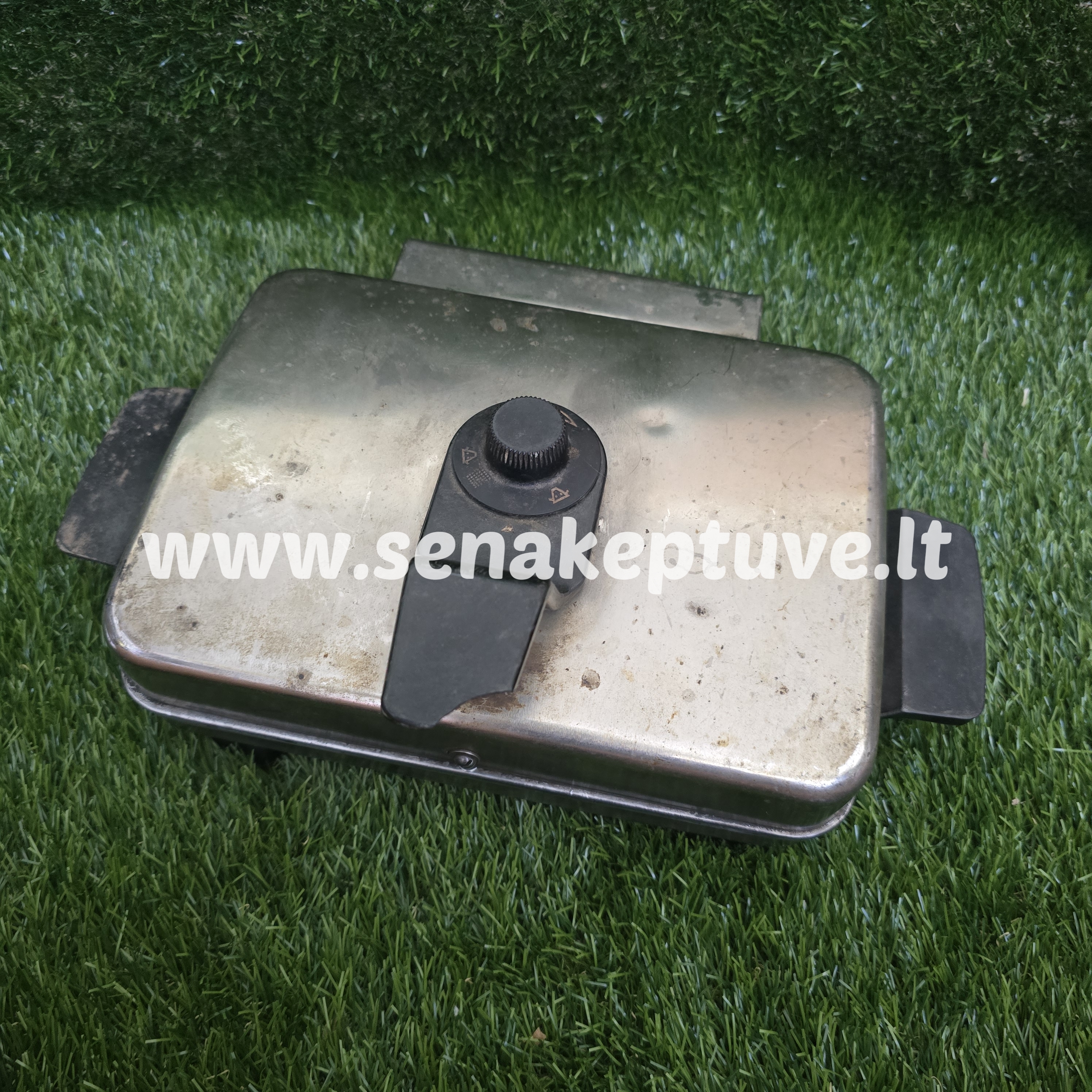 Senovinė elektrinė vaflinė su laidu (nuskilęs rankenos galiukas)