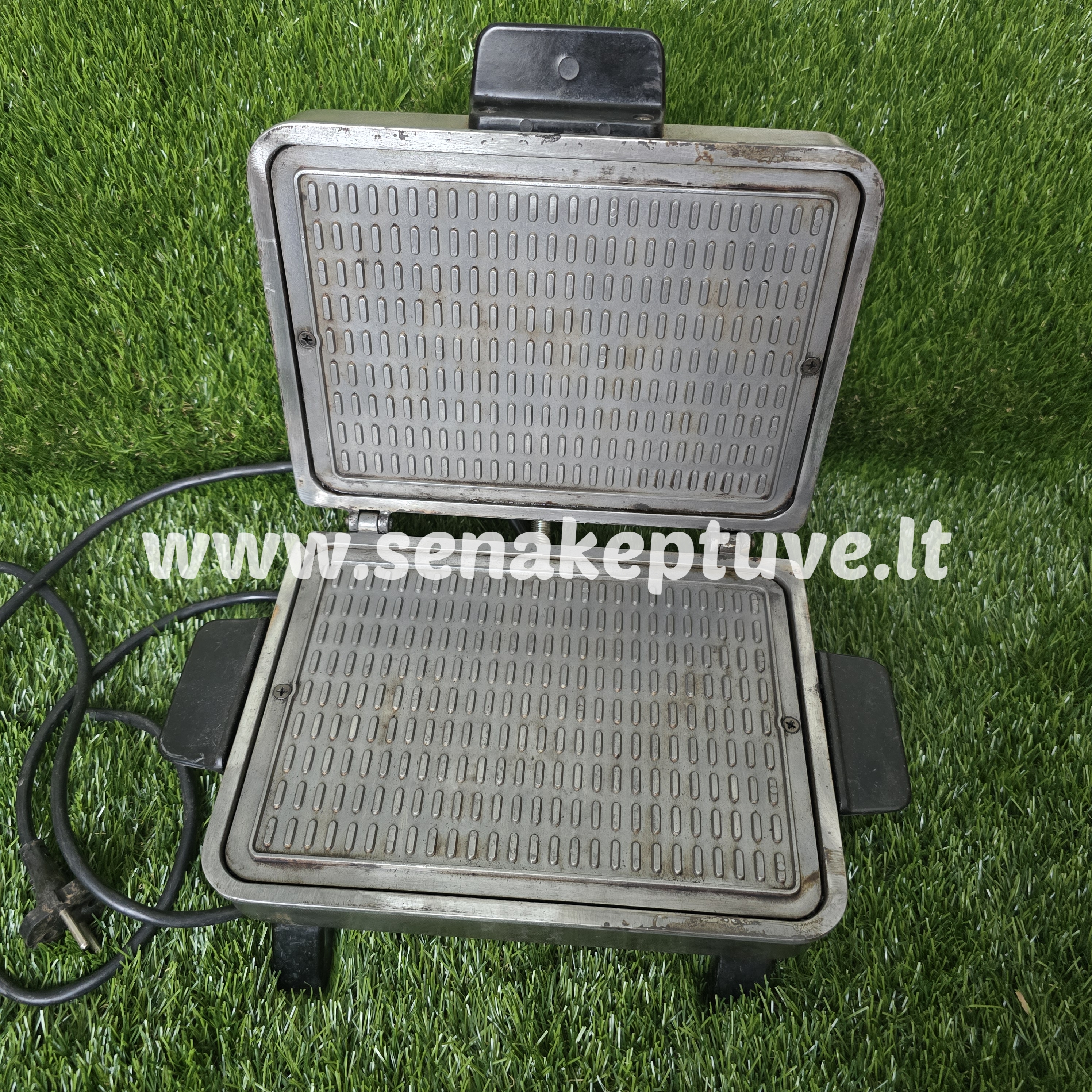 Senovinė elektrinė vaflinė su laidu (nuskilęs karščio reguliatorius)