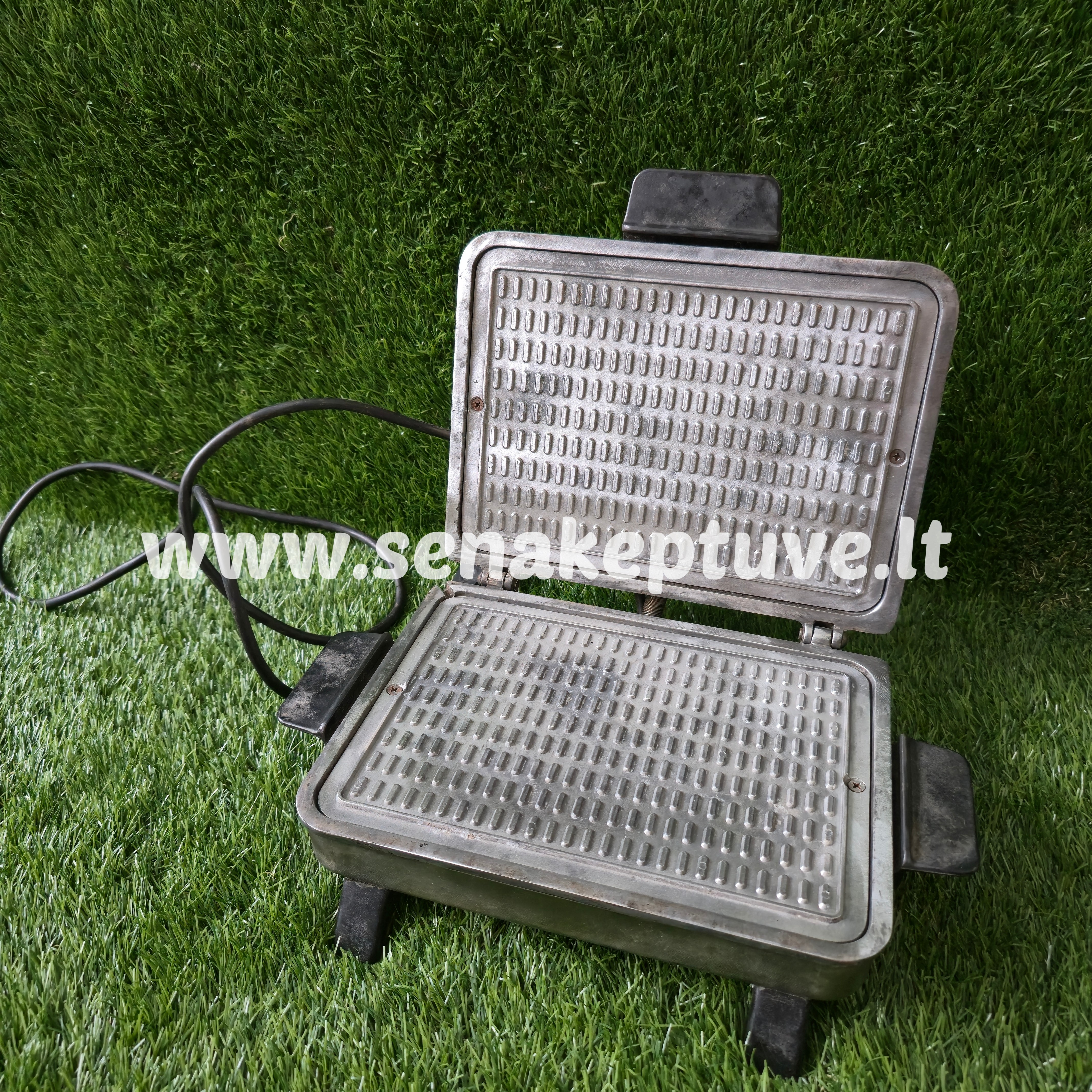 Senovinė elektrinė vaflinė su laidu