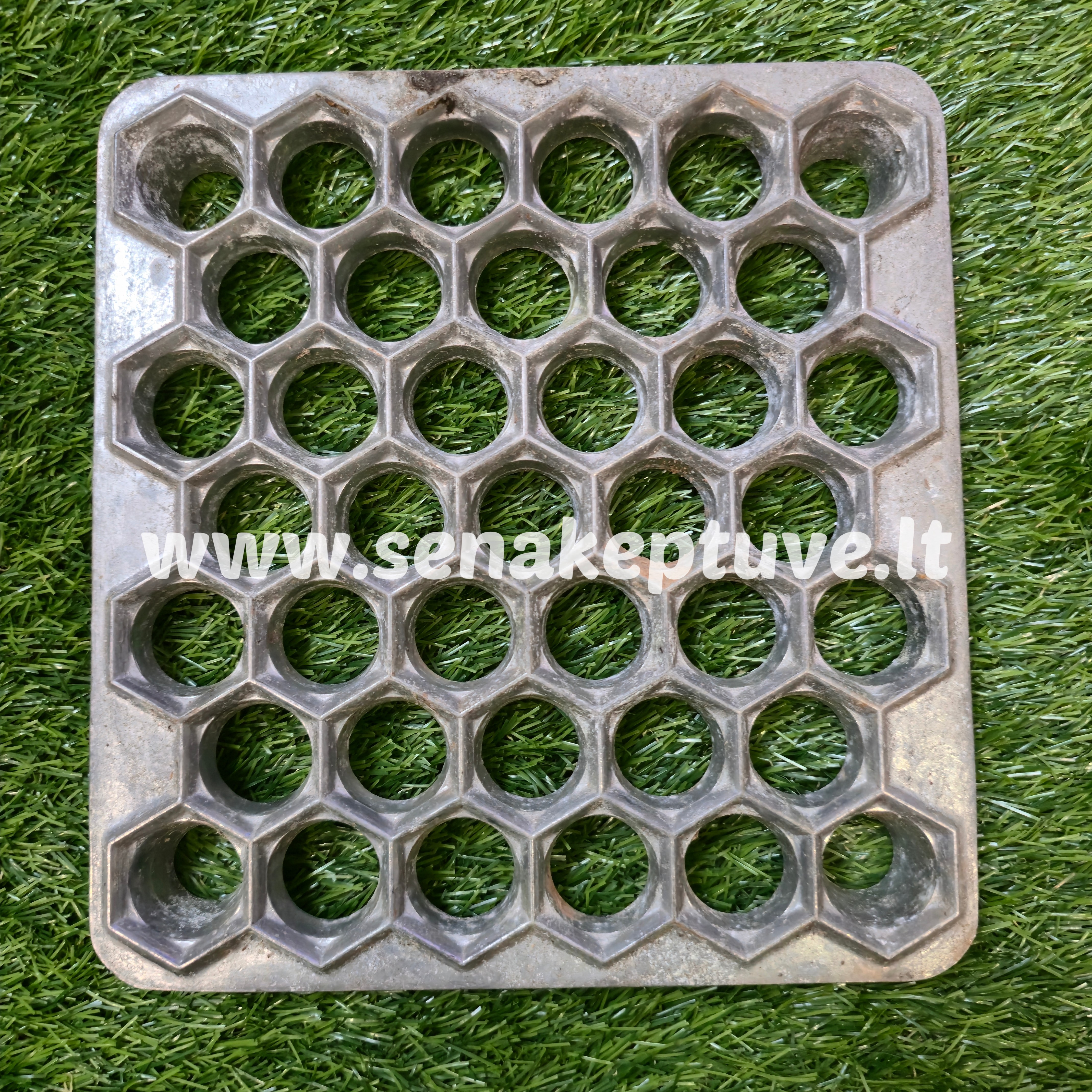 Senovinė koldūnų kepimo forma