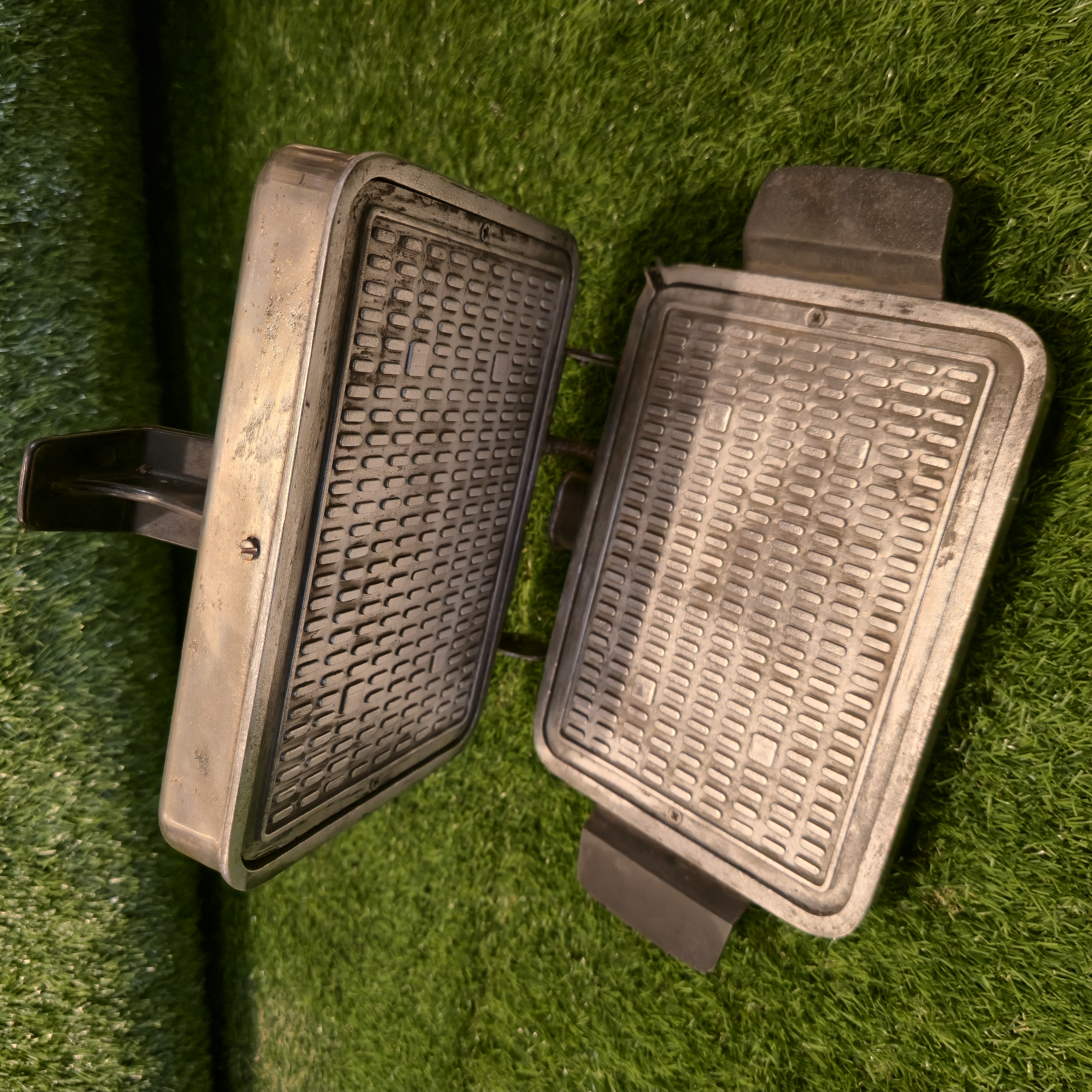 Senovinė elektrinė vaflinė su laidu