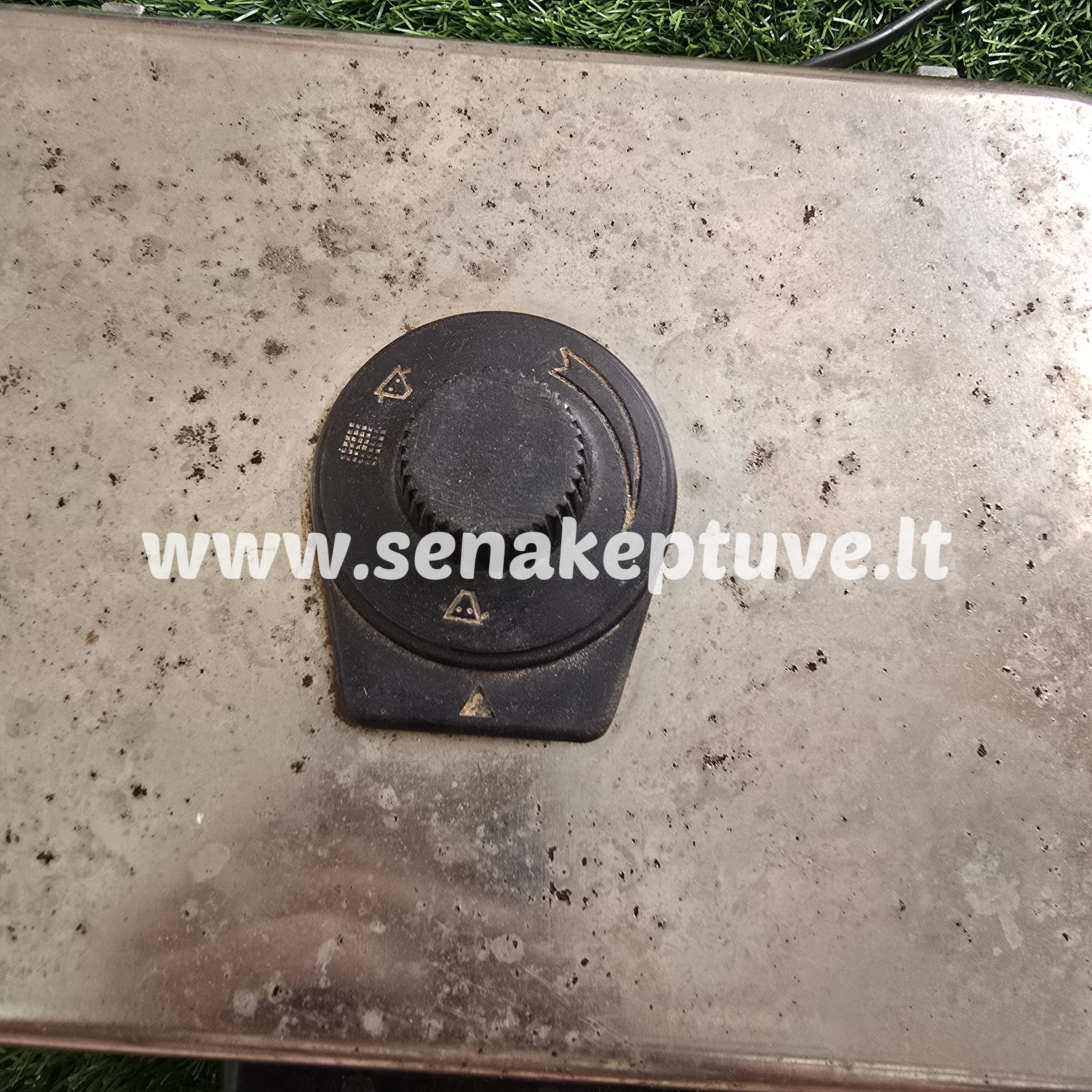 Senovinė elektrinė vaflinė su laidu