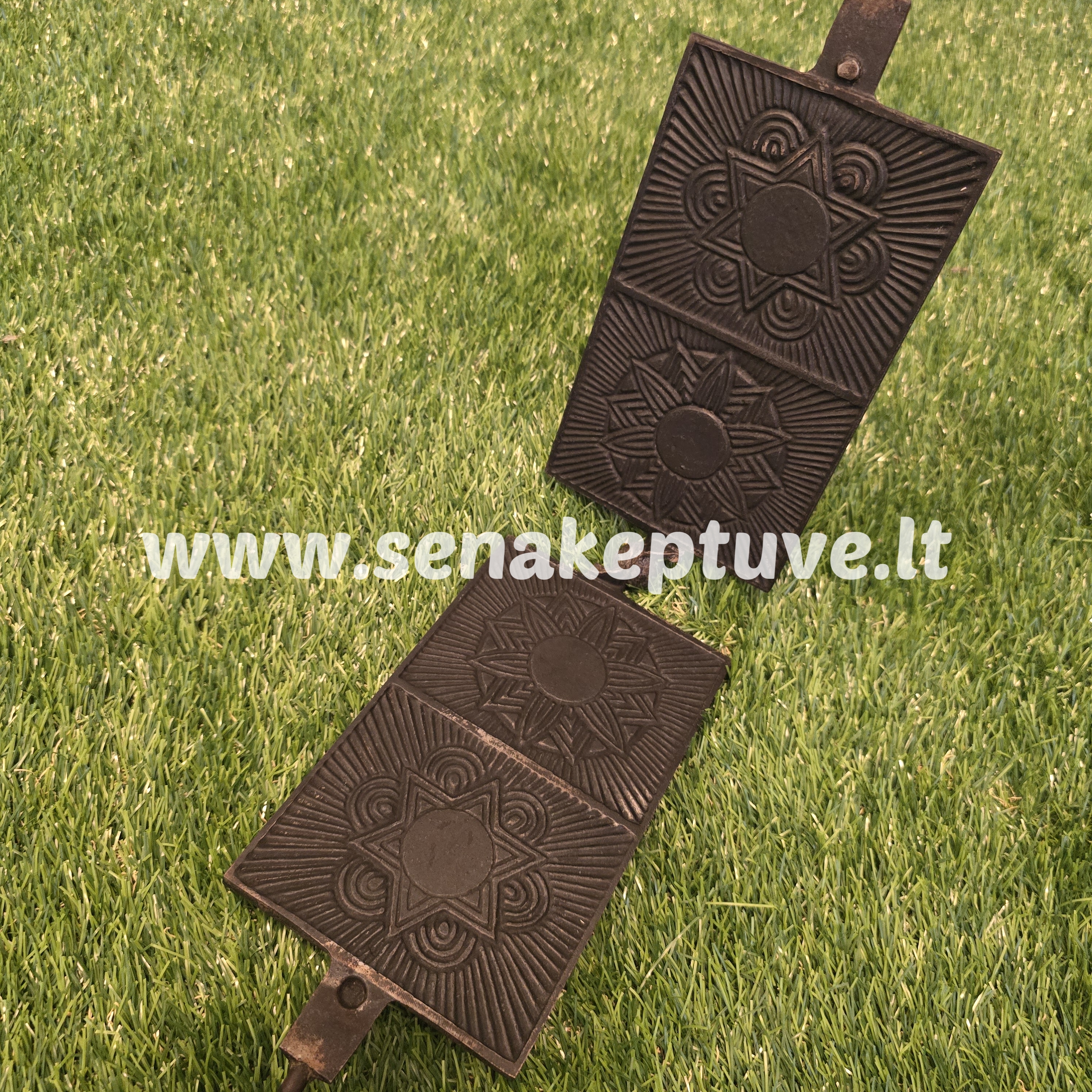 Senovinė ketaus plonų vaflių keptuvė