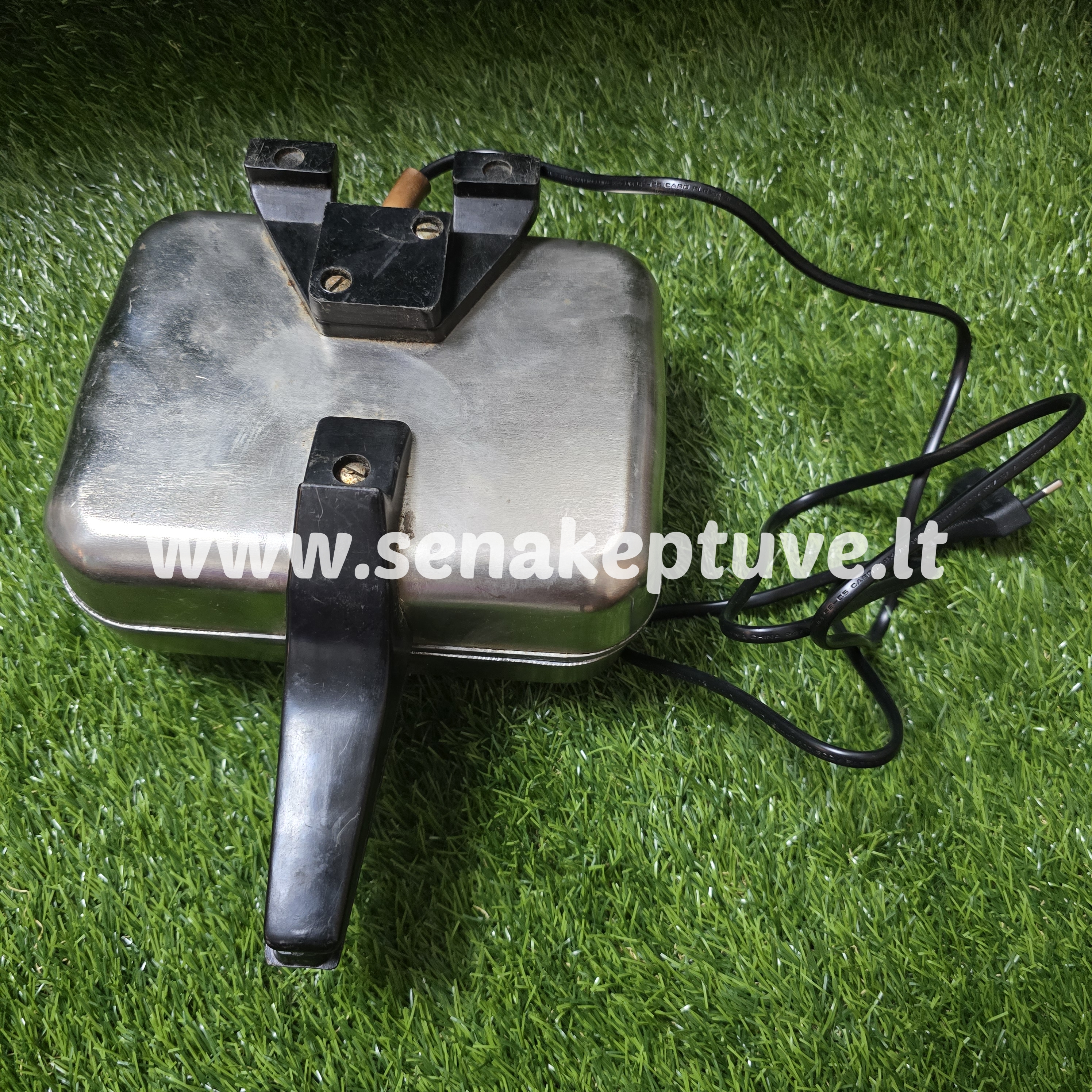 Senovinė elektrinė vaflinė su laidu