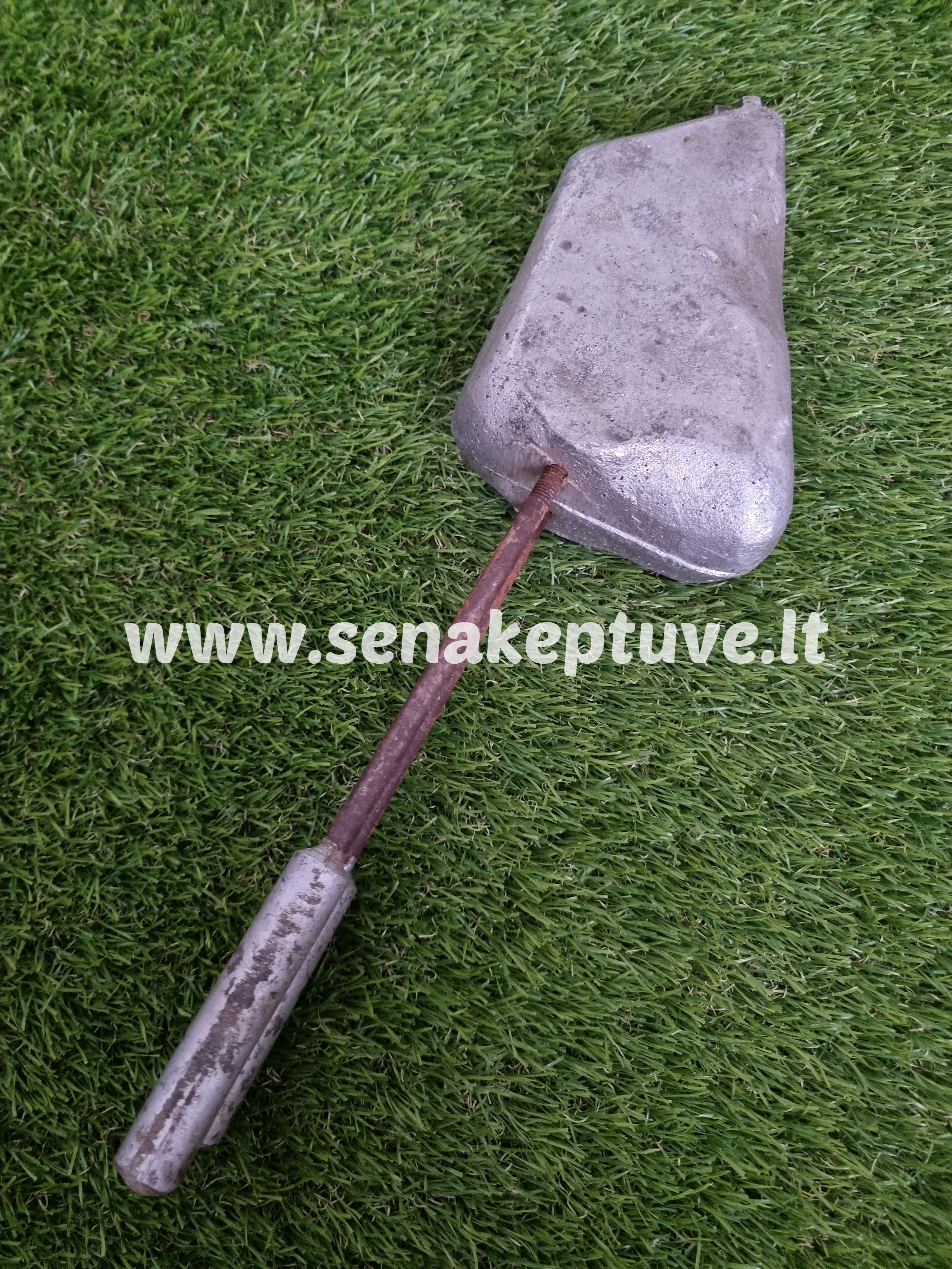 Senovinė kiškučio keptuvė