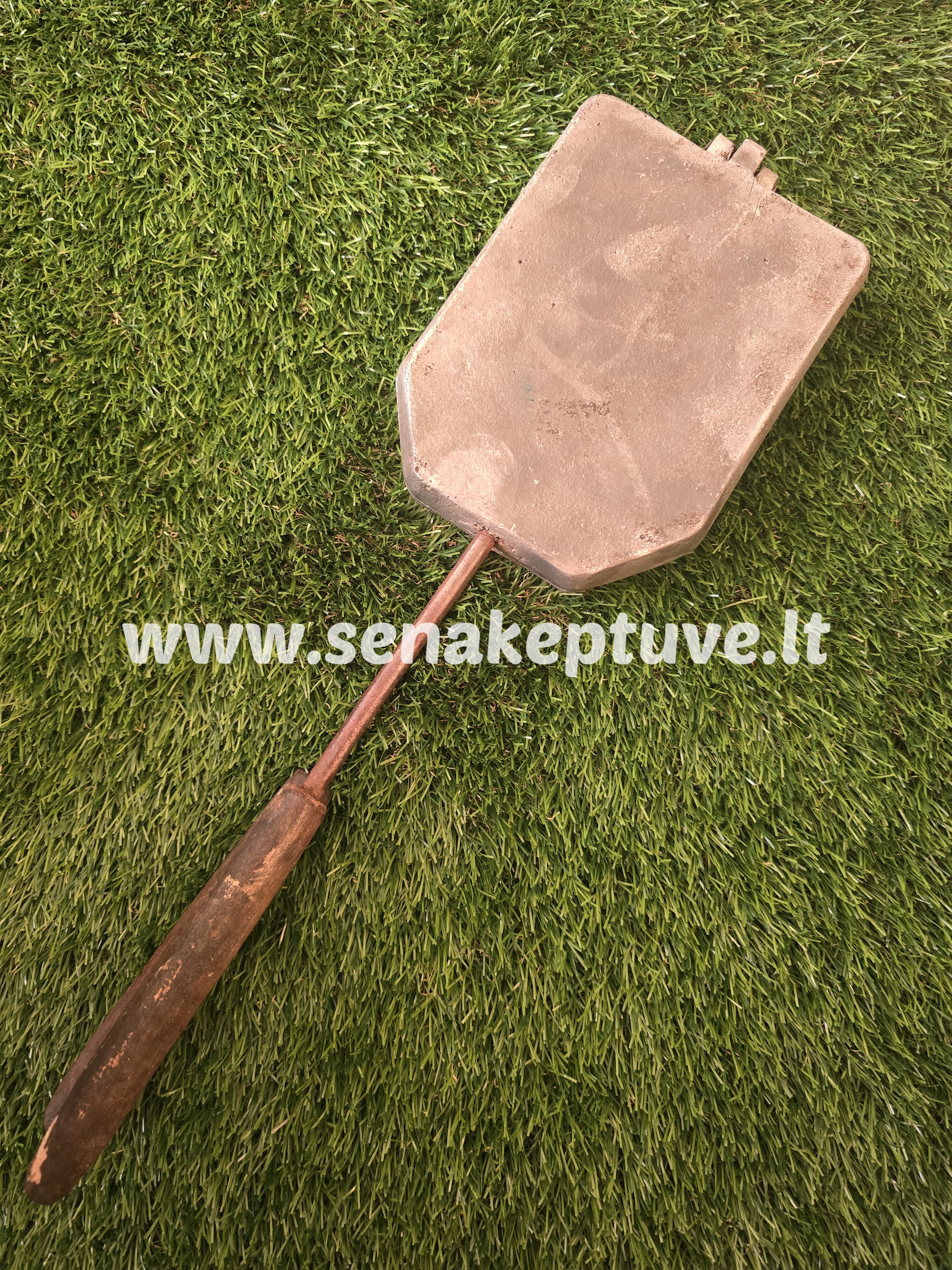 Labai reta senovinė paukštelių keptuvė