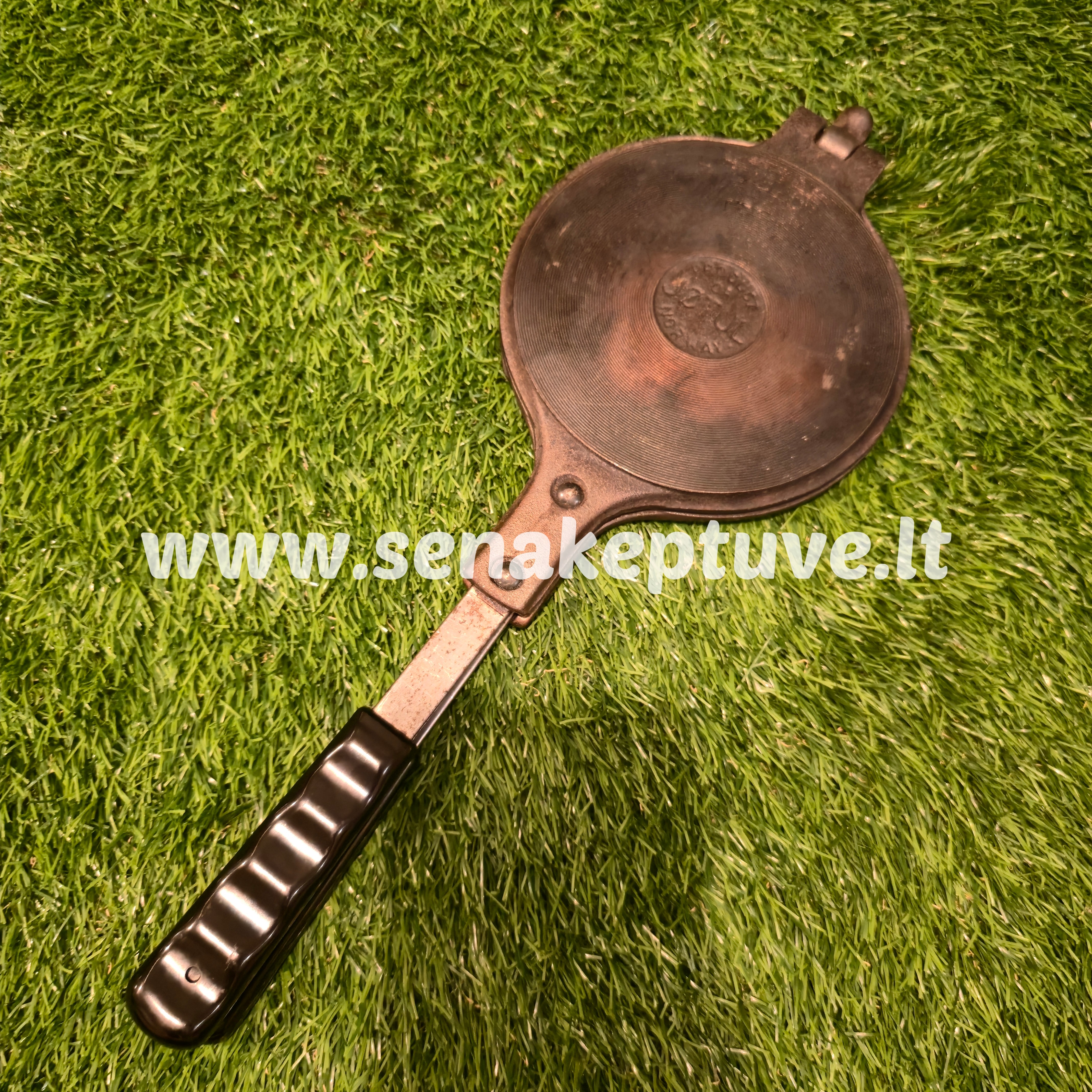 Senovinė ketaus plonų vaflių keptuvė